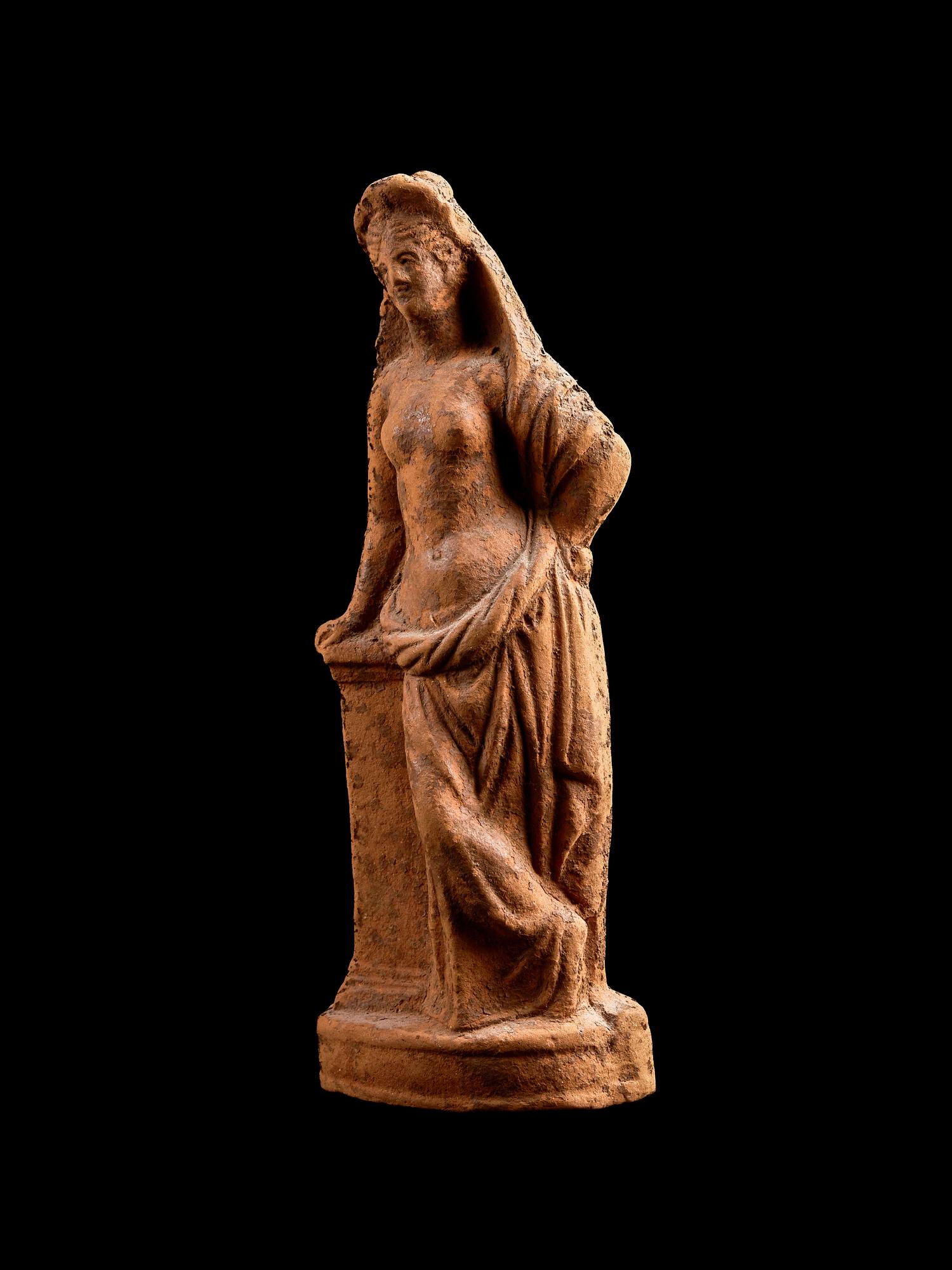 A Late Hellenistic Terracotta Aphrodite