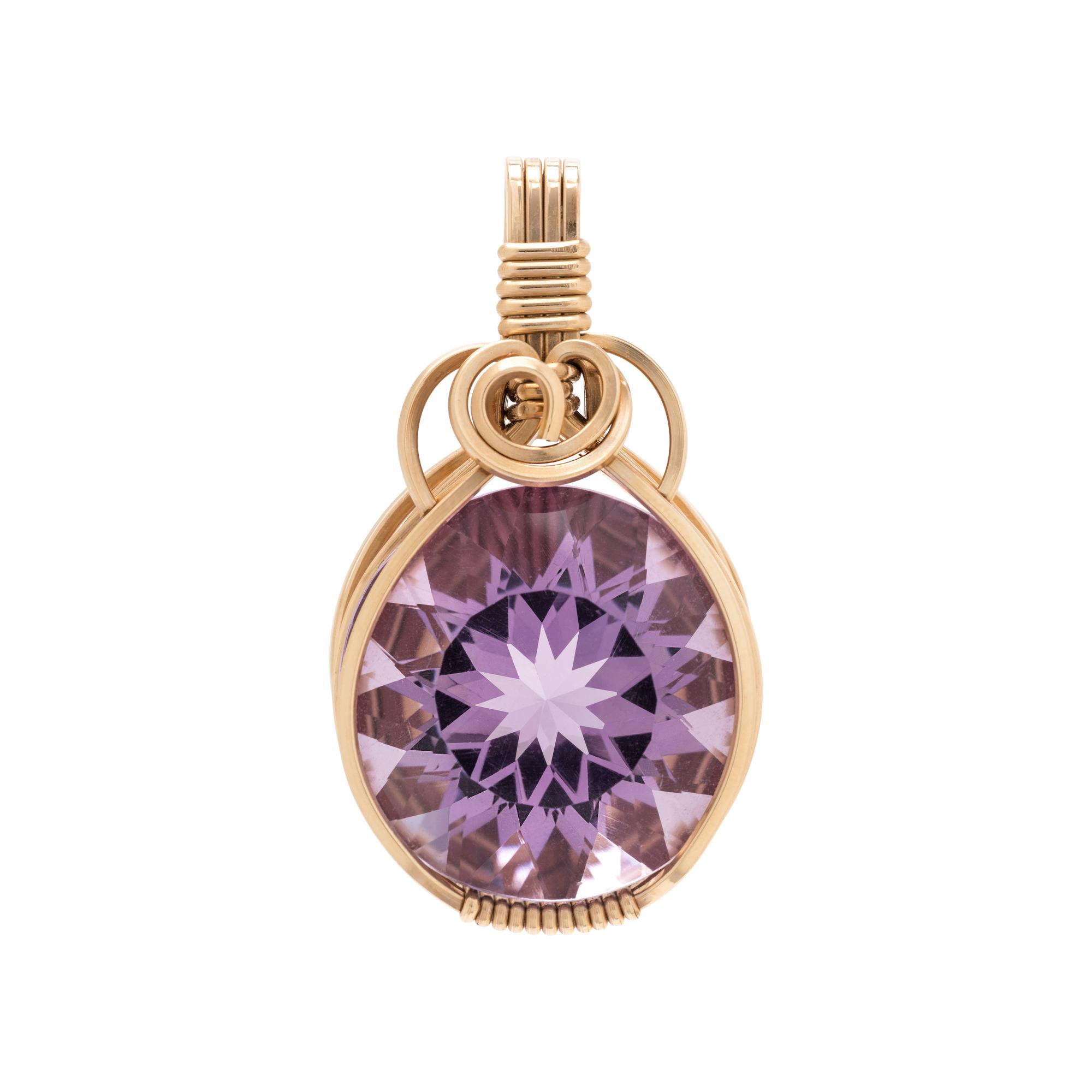YELLOW GOLD AND AMETHYST PENDANT
