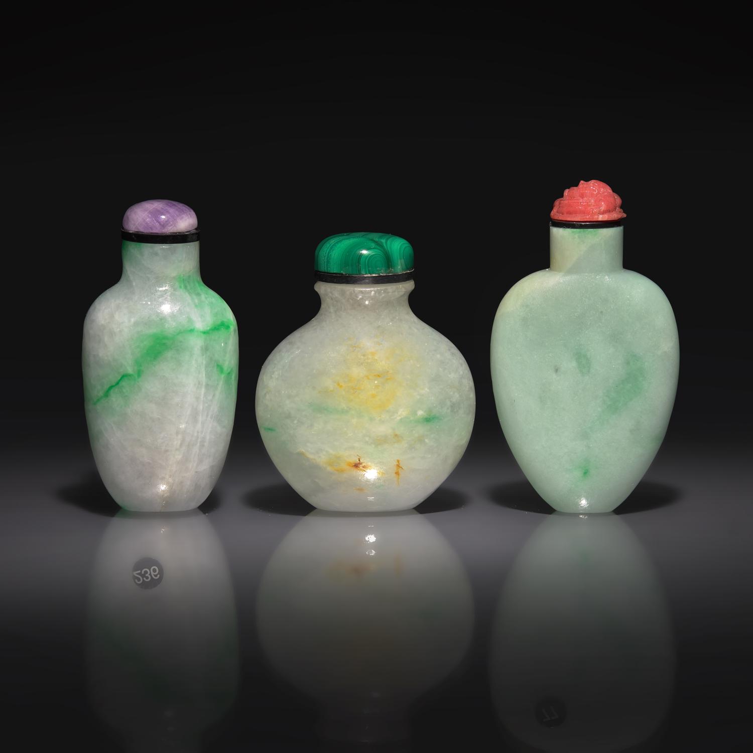 Three Chinese Jadeite Snuff Bottles, 19th Century — 清晚期 翡翠鼻烟壺三支