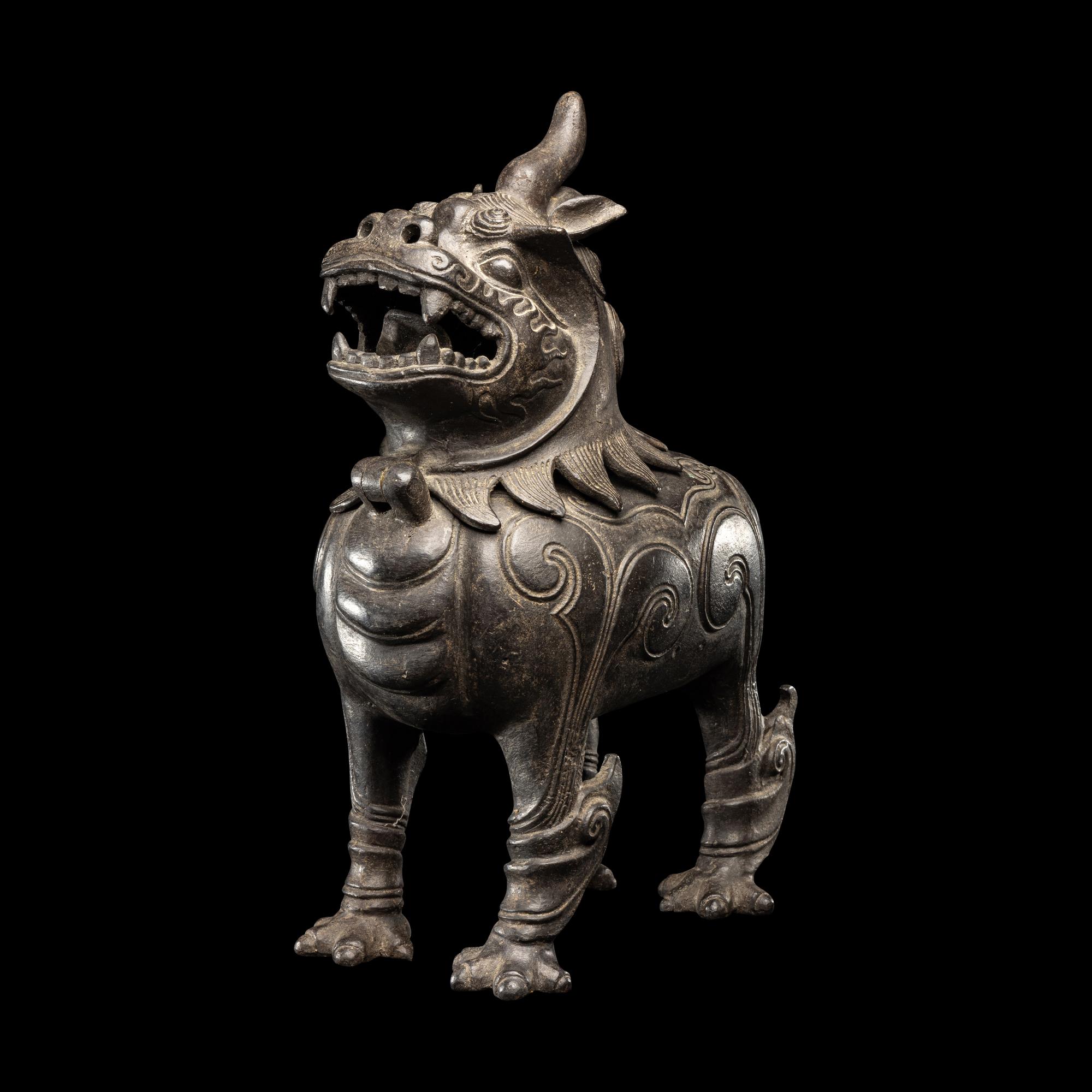 A Chinese Ming Style Patinated Bronze Luduan -Form Incense Burner 明式铜甪端爐