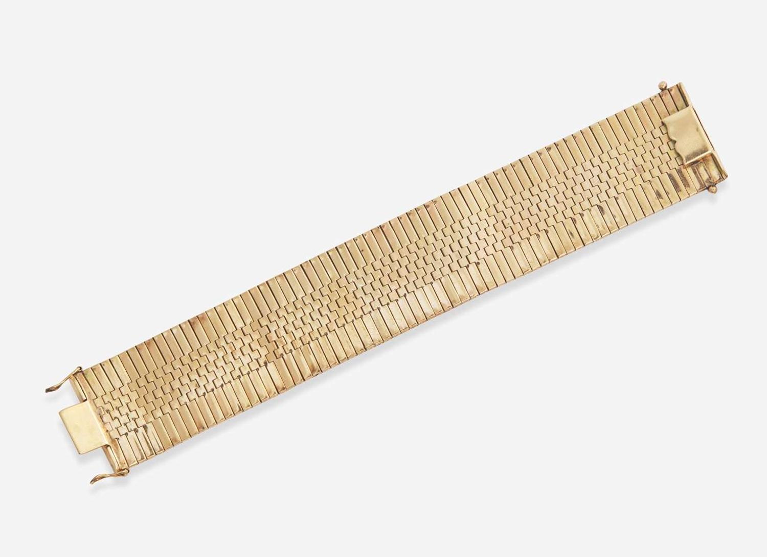 A Ladies Tri-Color 14K Gold Bracelet