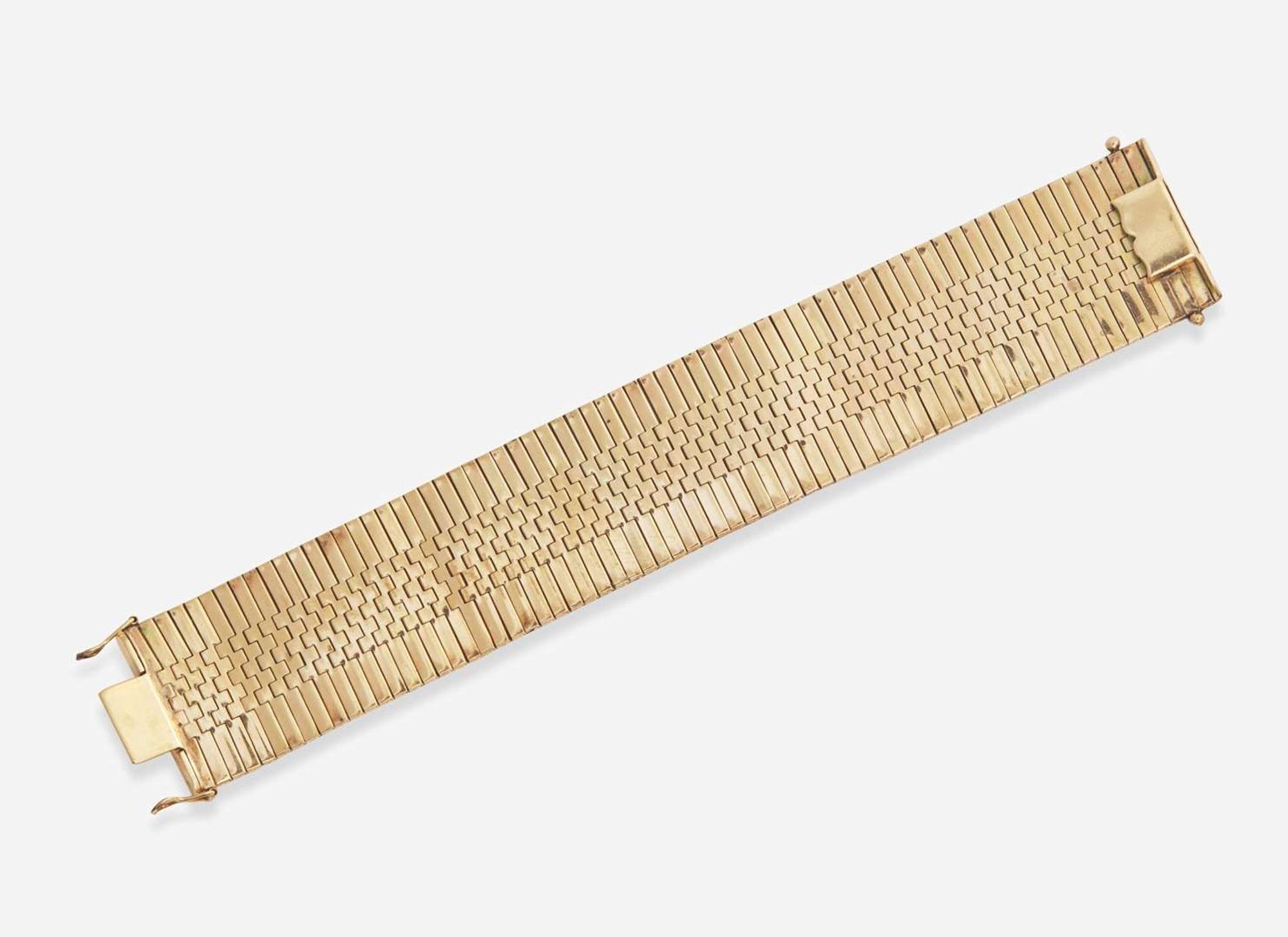 A Ladies Tri-Color 14K Gold Bracelet