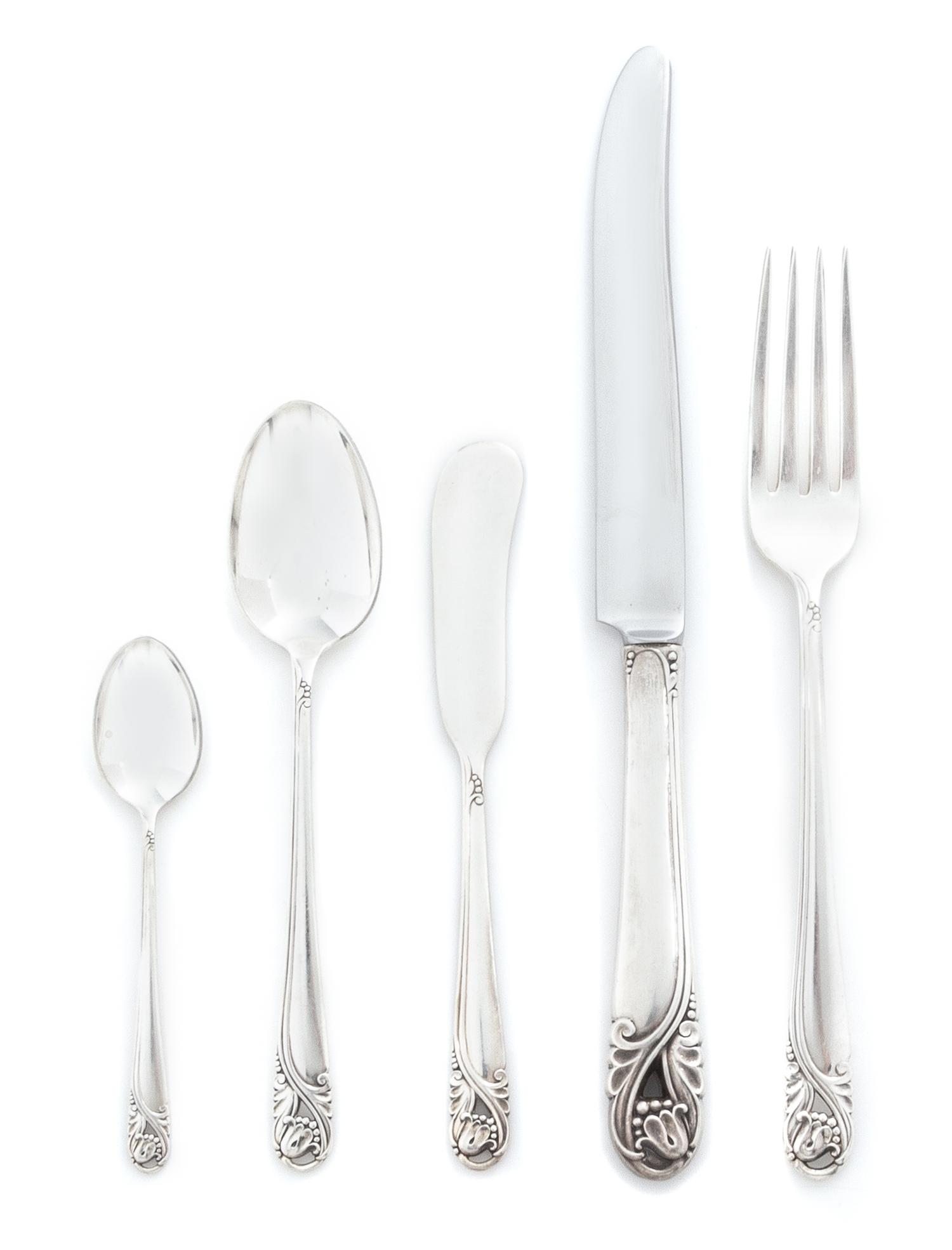 An American Silver Flatwear Service, International Silver Co., Meriden, CT, 20th Century, Spring Glory pattern, comprising: 11 dinner k