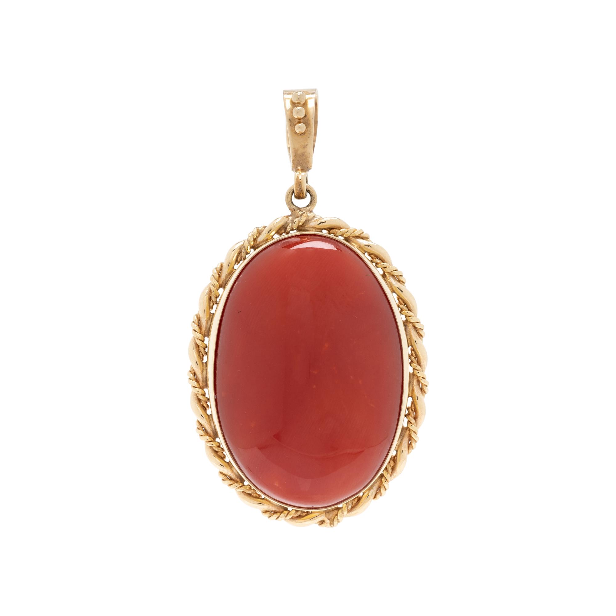 YELLOW GOLD AND CORAL PENDANT