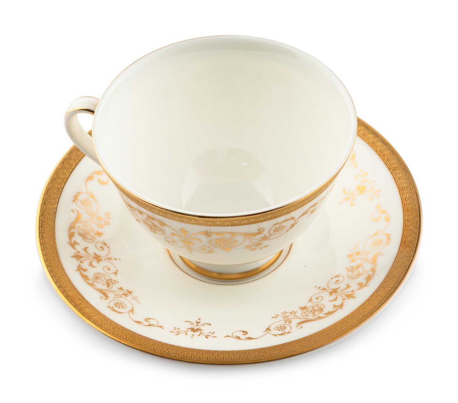 A Royal Doulton Porcelain Dinner Service