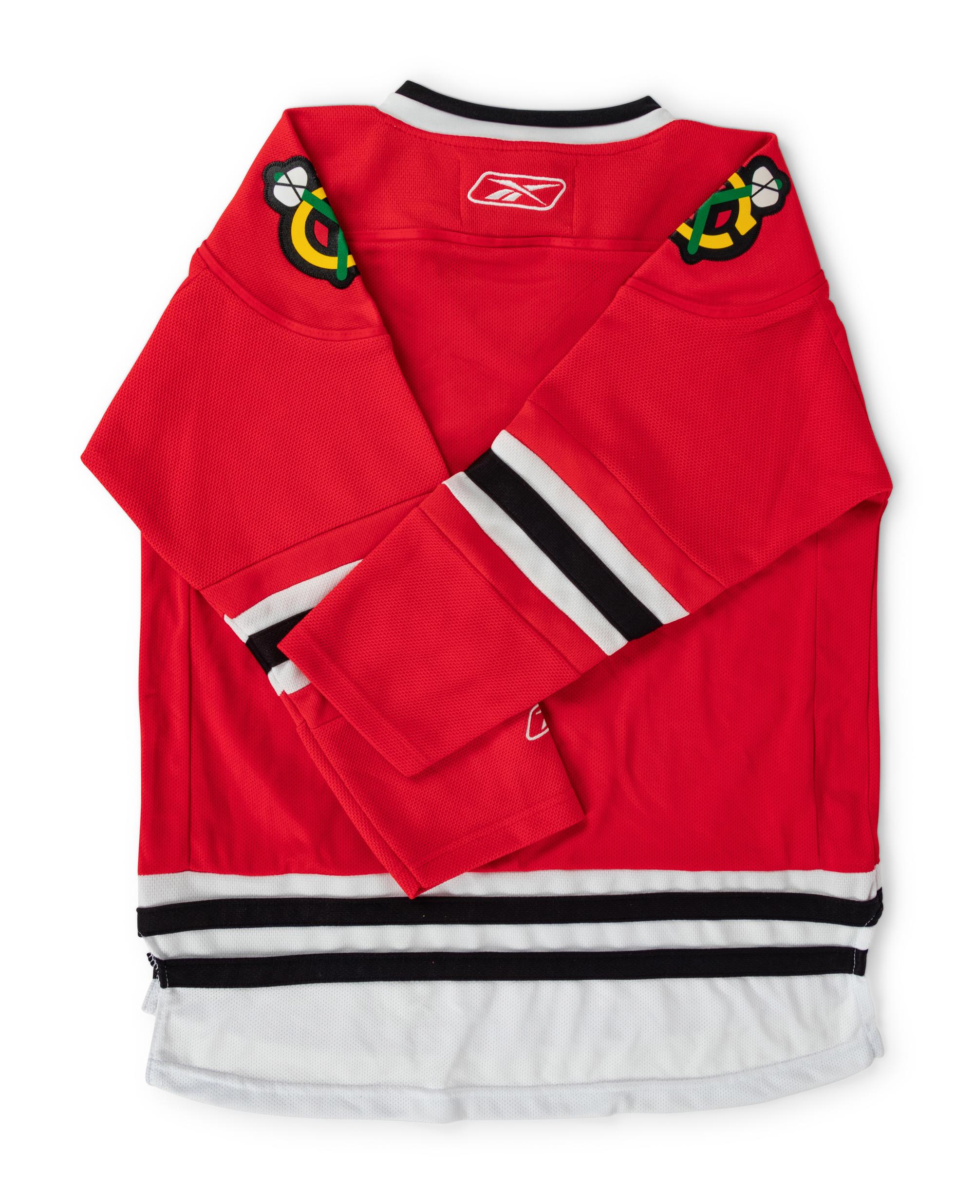 A 2014-15 Chicago Blackhawks Team Signed Autograph Hockey Jersey