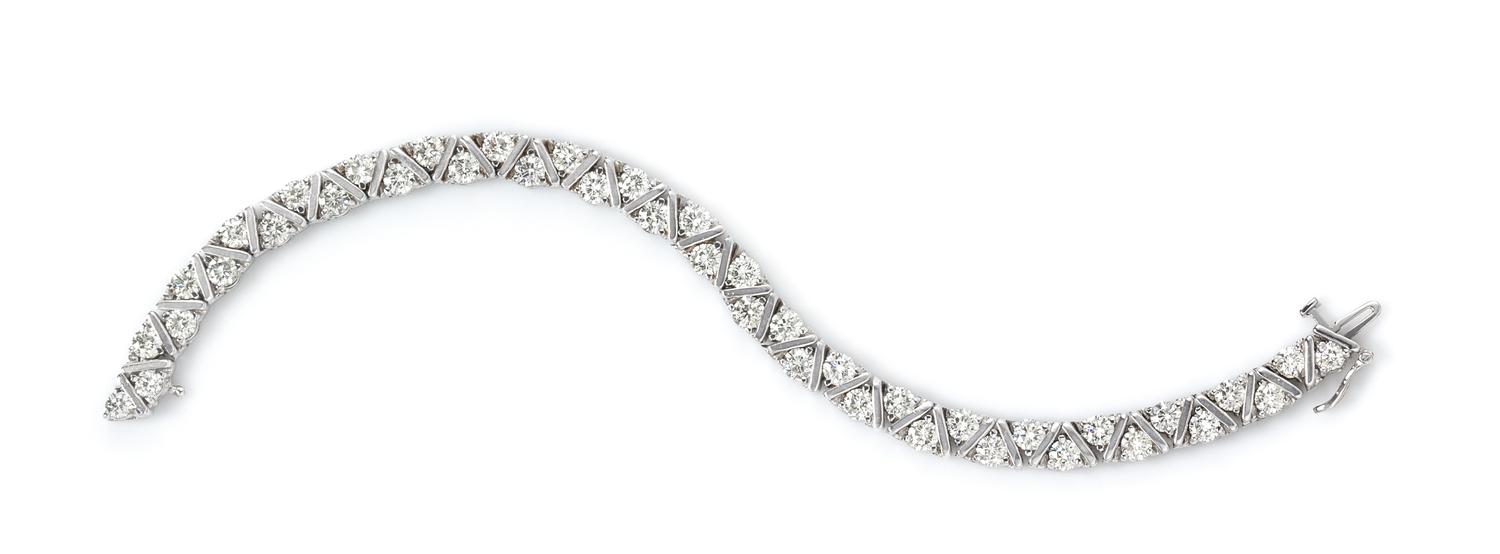 A 14 Karat White Gold and Diamond Bracelet, 19.50 dwts.