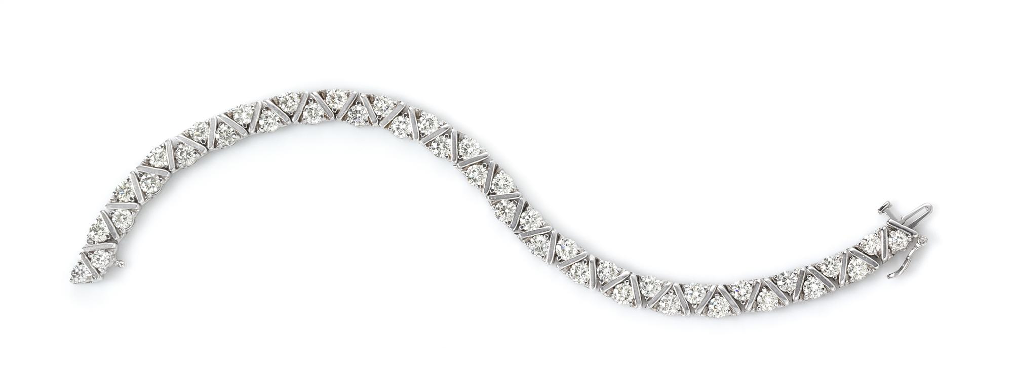 A 14 Karat White Gold and Diamond Bracelet, 19.50 dwts.