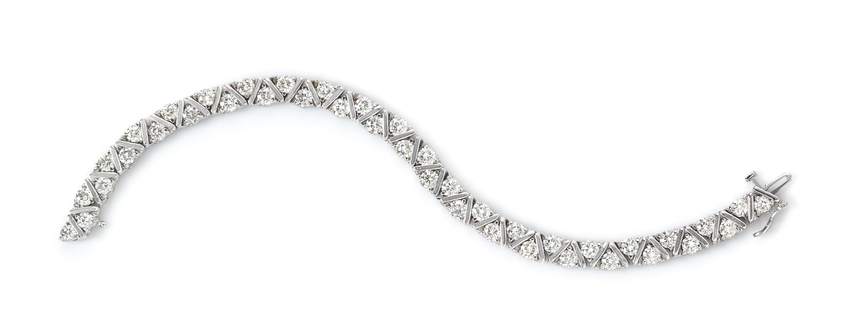 A 14 Karat White Gold and Diamond Bracelet, 19.50 dwts.