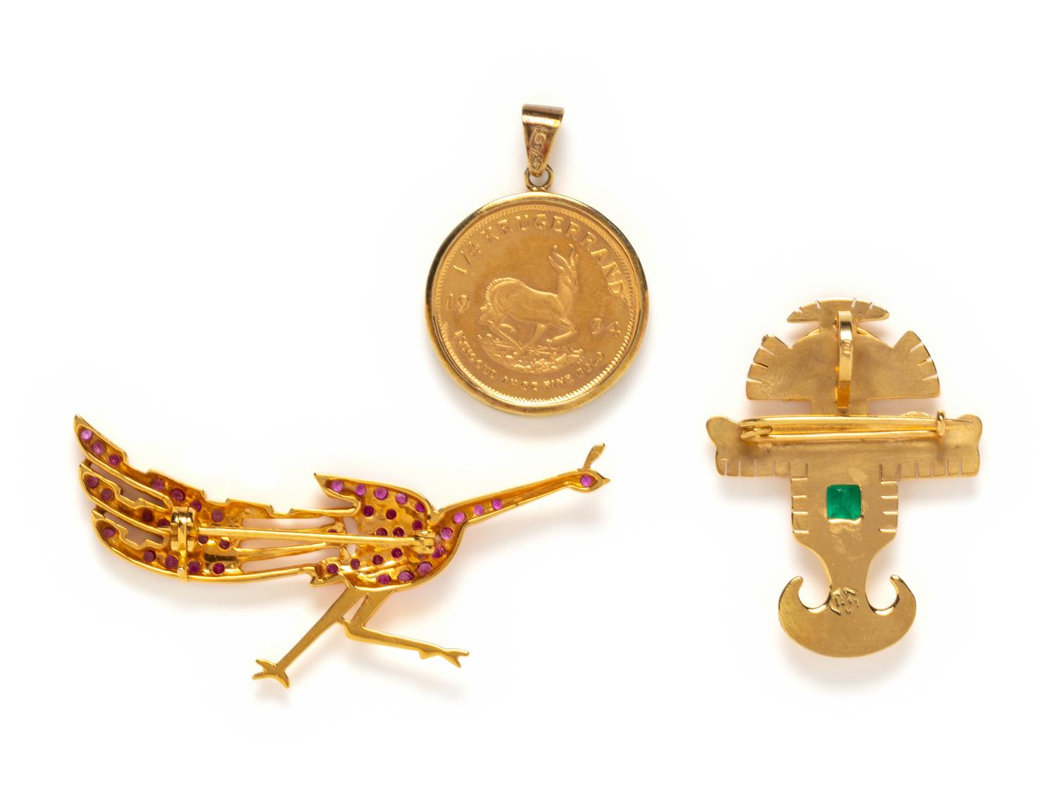 THREE GOLD AND GOLD PLATED ITEMS