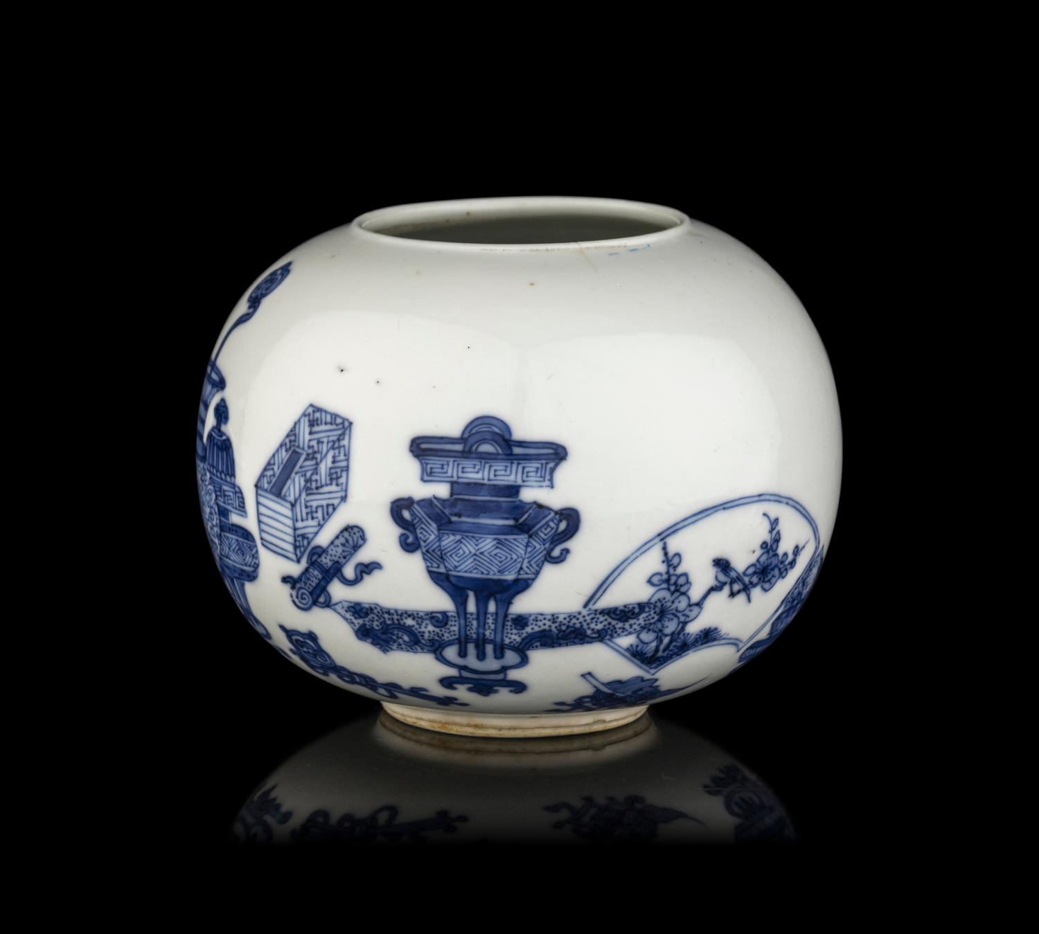 A Small Chinese Blue and White Porcelain 'Hundred Antiques' Water Coupe