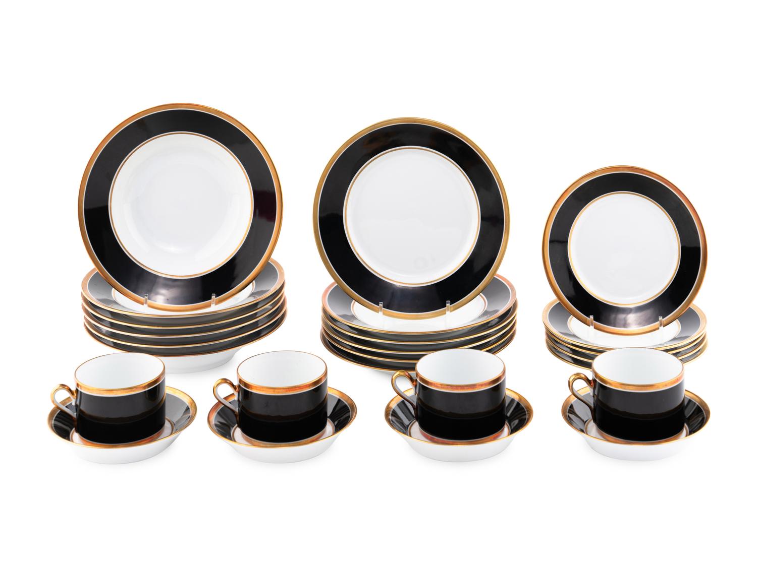 A Richard Ginori Porcelain Dinner Service