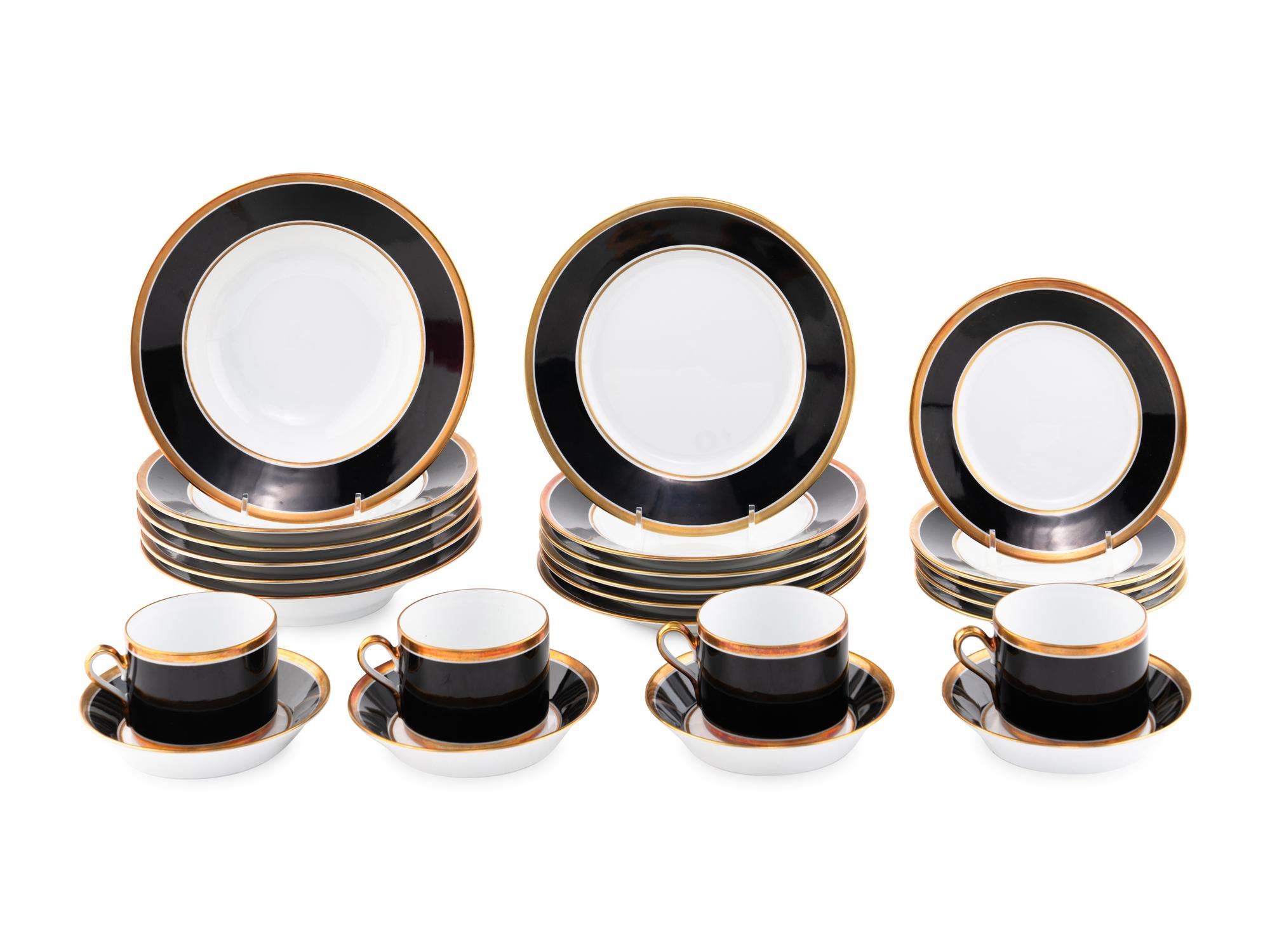 A Richard Ginori Porcelain Dinner Service