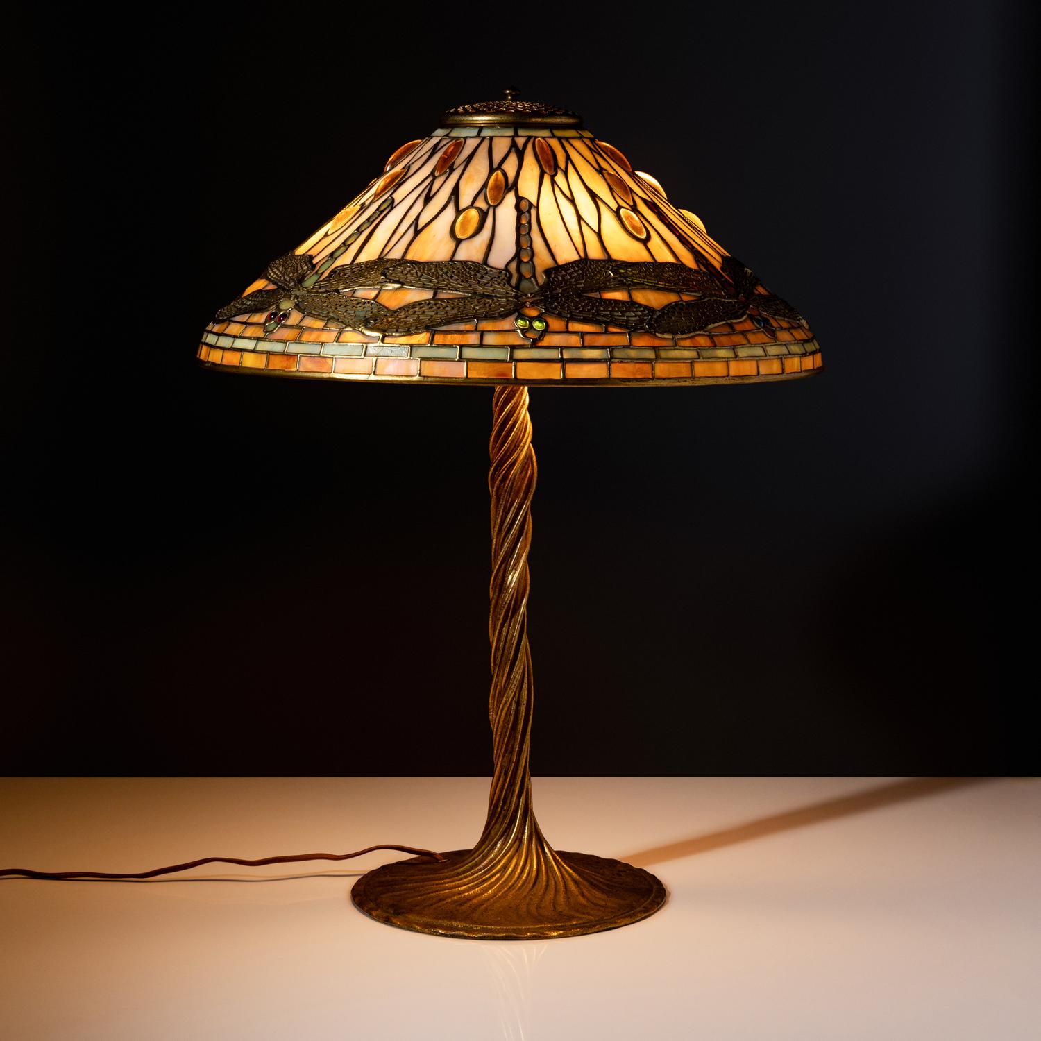 Dragonfly table lamp