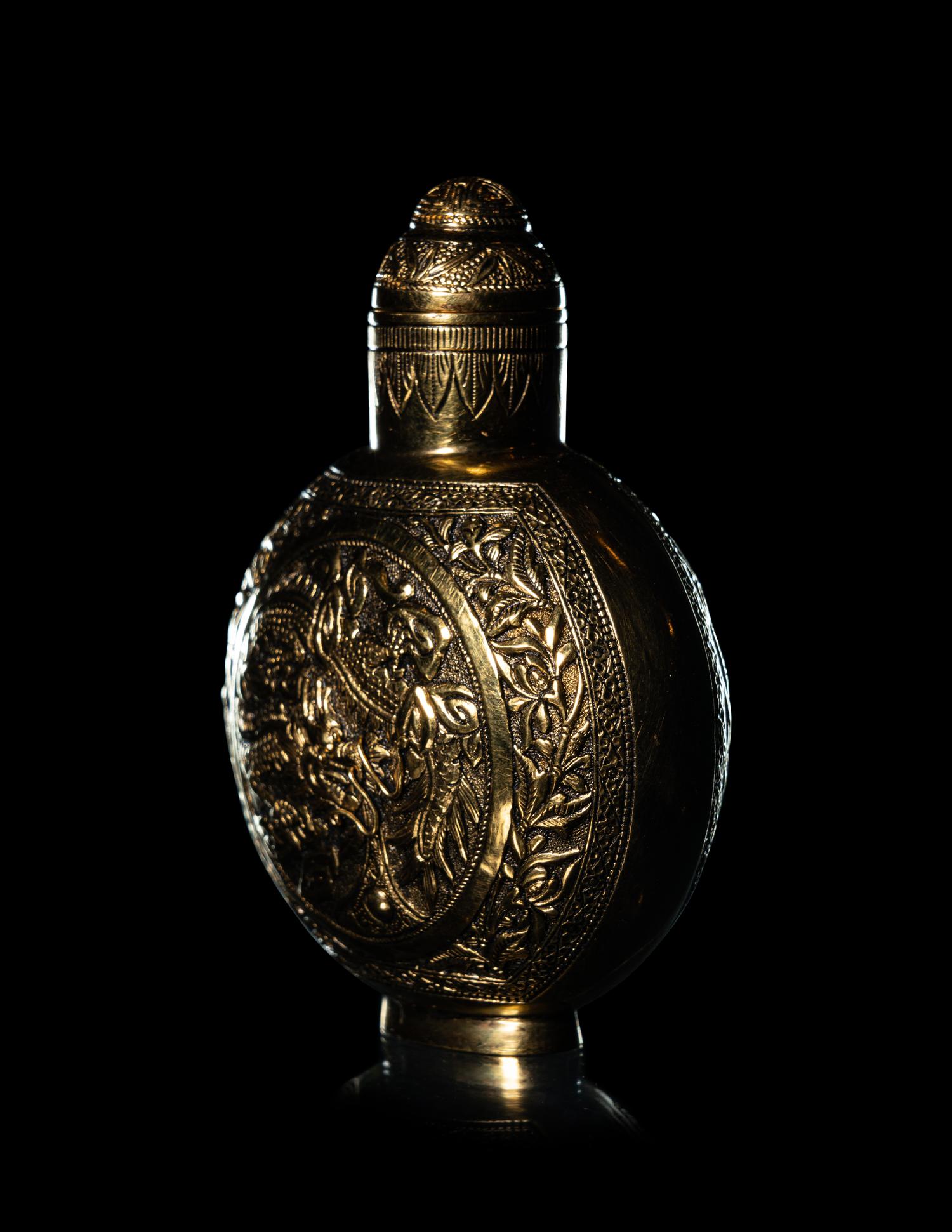 A 22K Yellow Gold Snuff Bottle