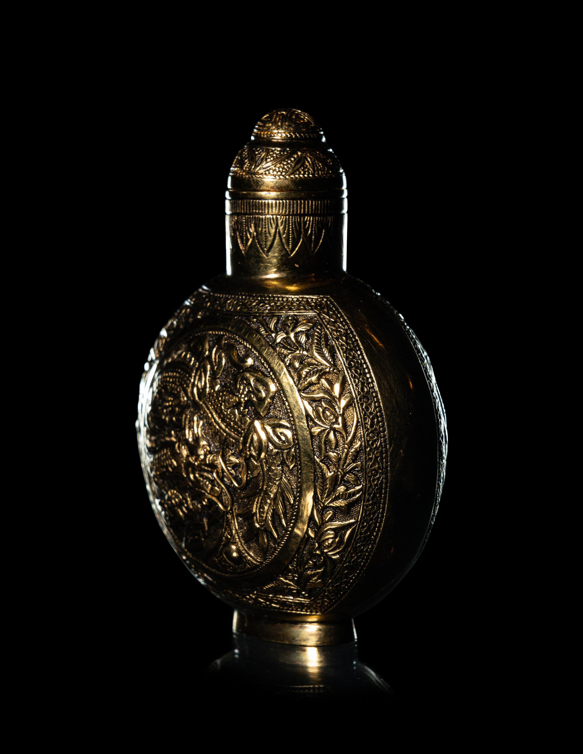 A 22K Yellow Gold Snuff Bottle