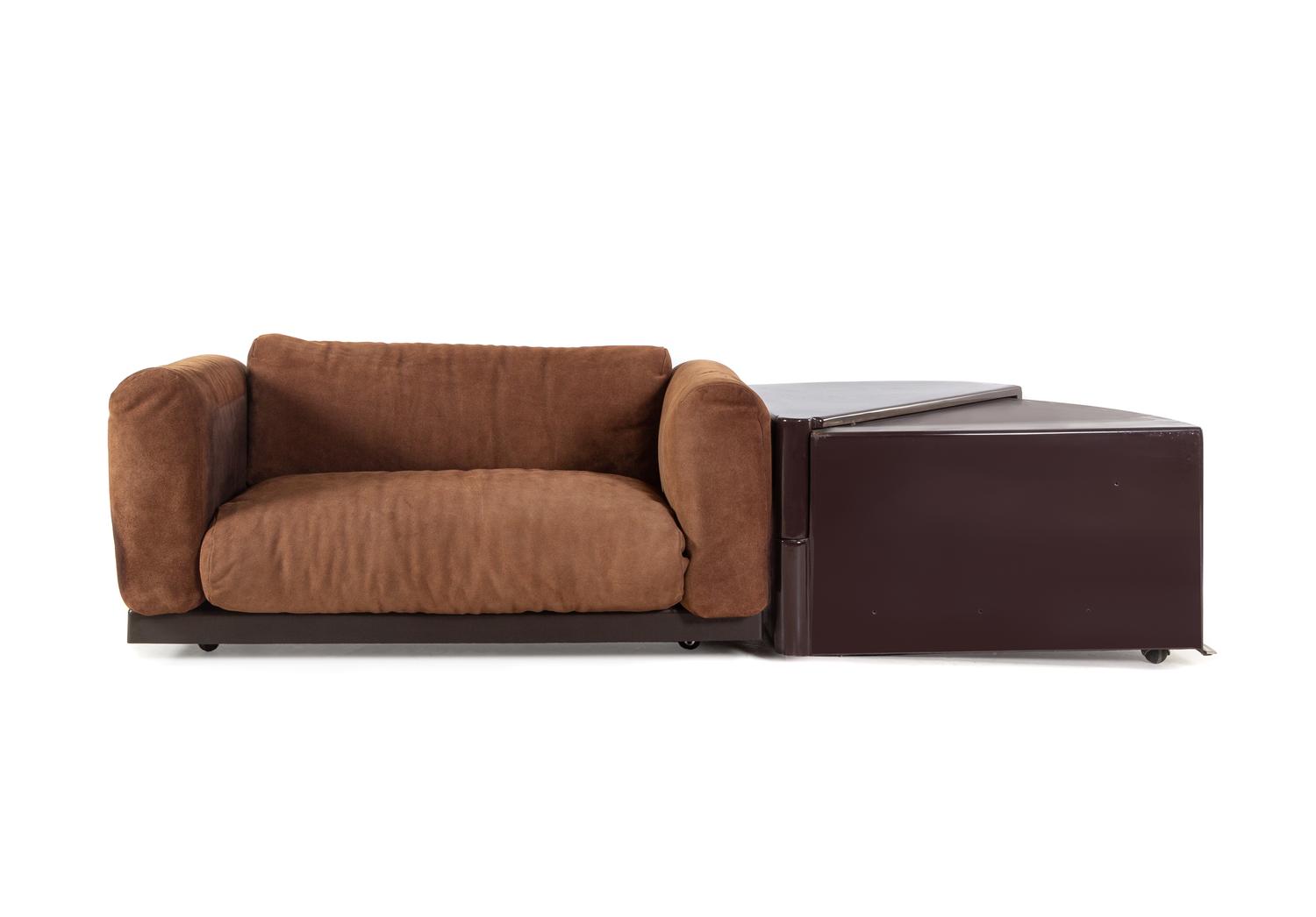 Gradual System Seating Group Comprising Three Lounge Chairs Two Expandable End Tables One Sofa Gavina, Italy