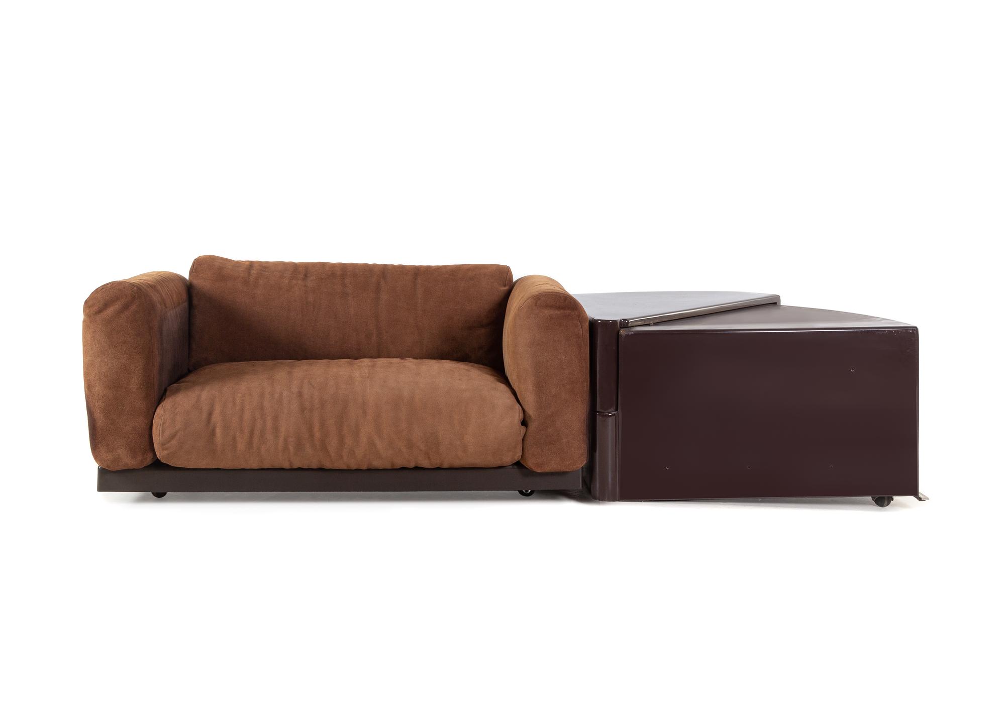 Gradual System Seating Group Comprising Three Lounge Chairs Two Expandable End Tables One Sofa Gavina, Italy