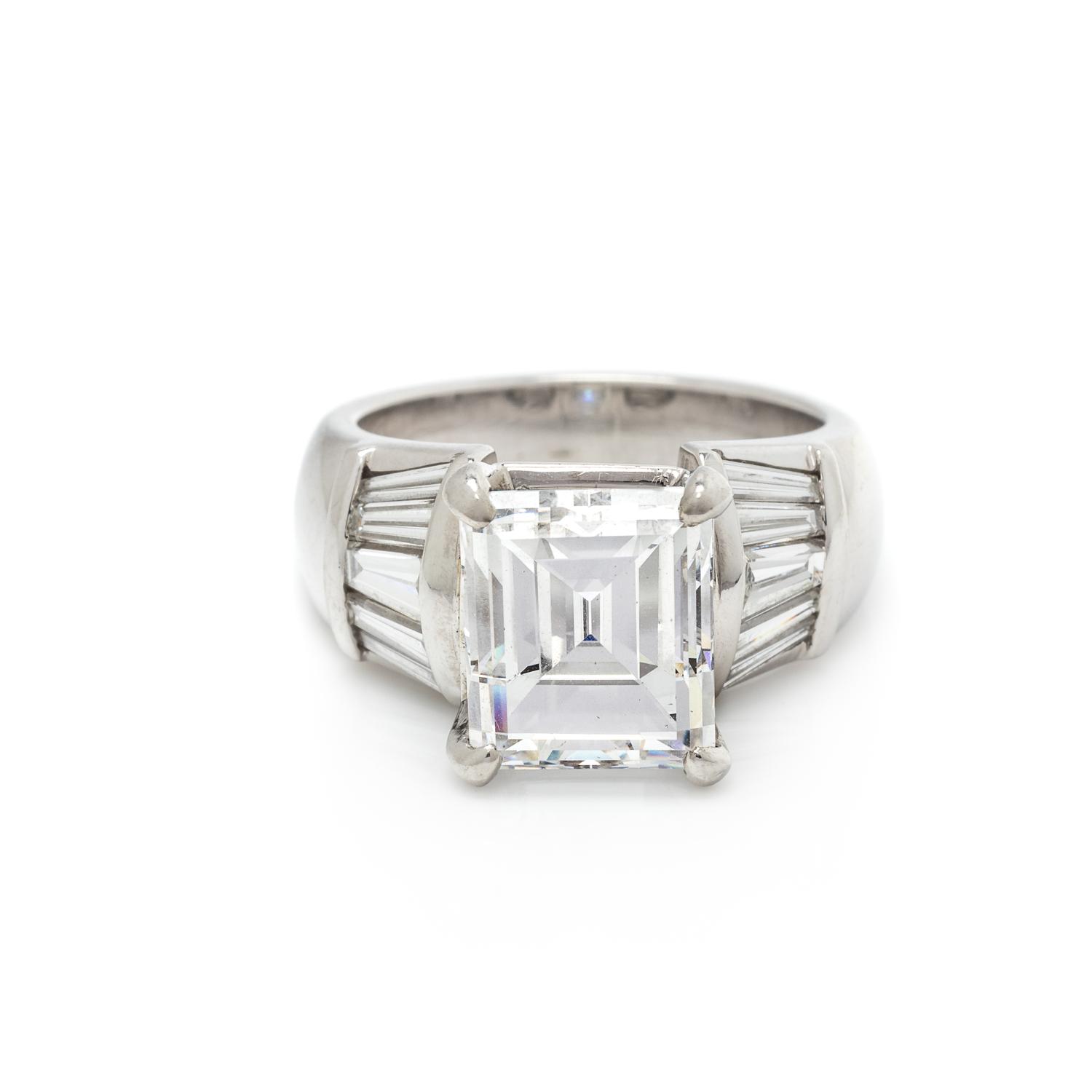DIAMOND RING