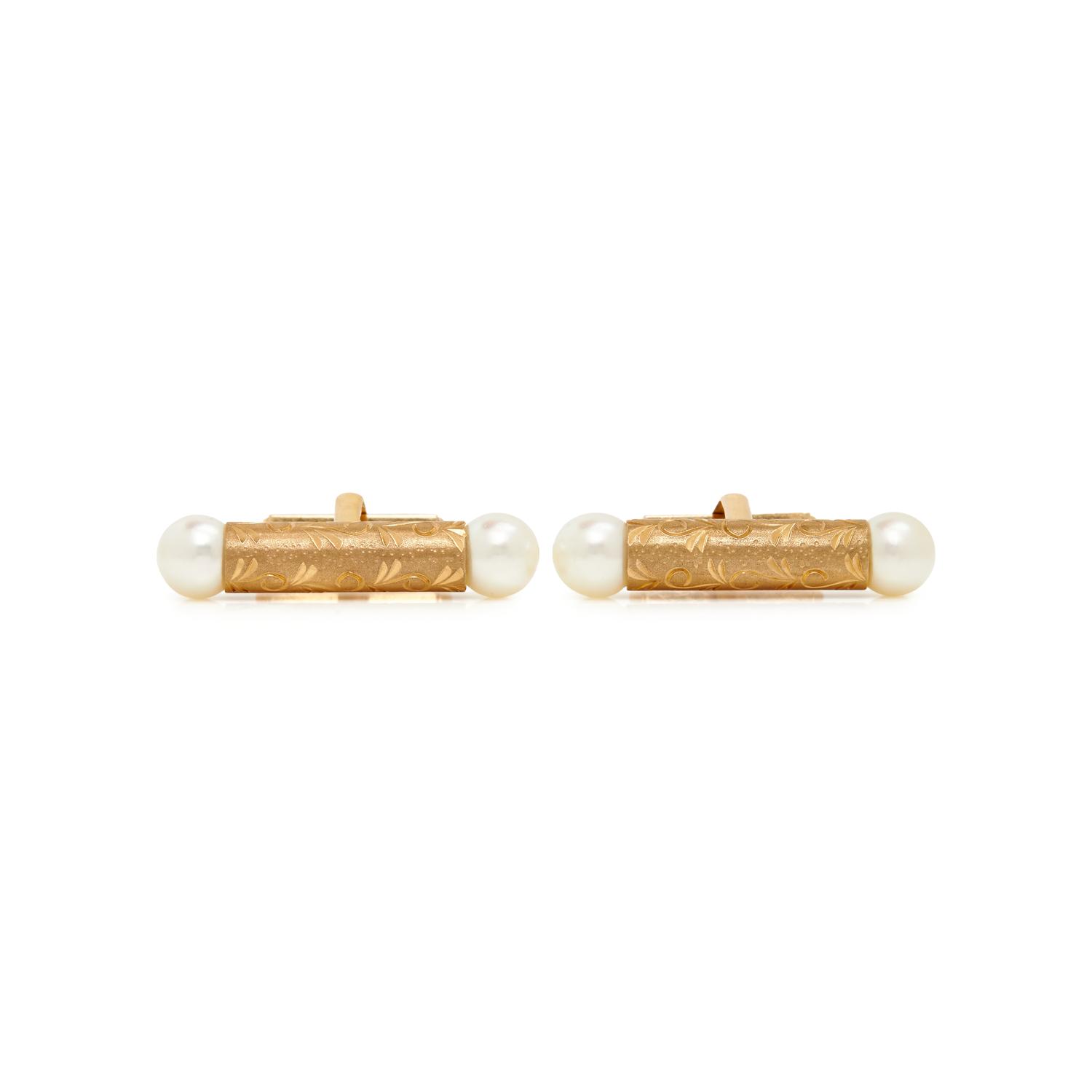 COLLECTION OF YELLOW GOLD MEN'S ACCESSORIES