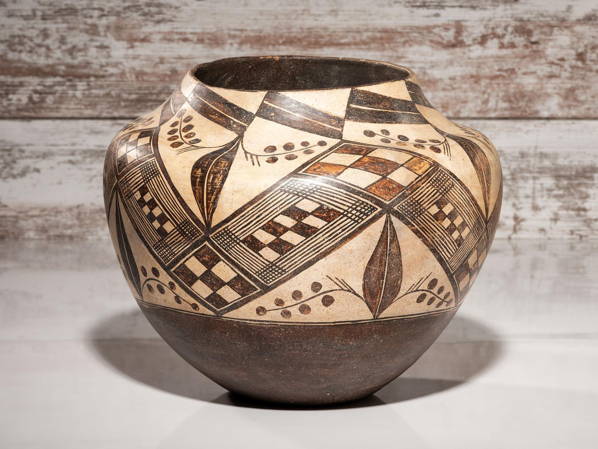 Acoma/Laguna Pottery Jar