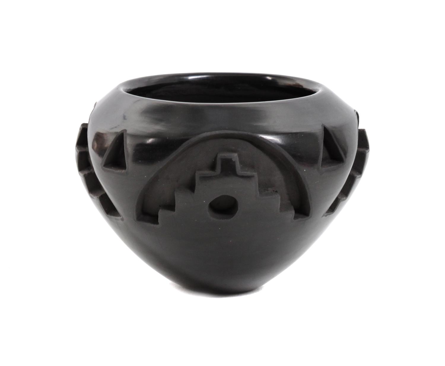 Carol Velarde (20th Century), Santa Clara Height 2 1/2 x diameter 3 1/2 inches.