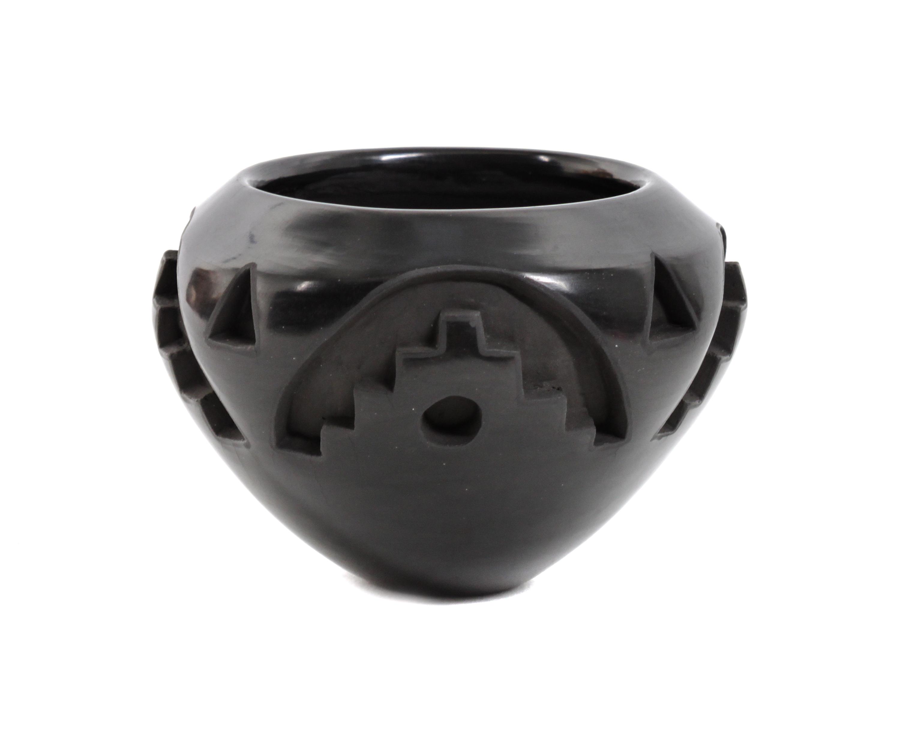 Carol Velarde (20th Century), Santa Clara Height 2 1/2 x diameter 3 1/2 inches.