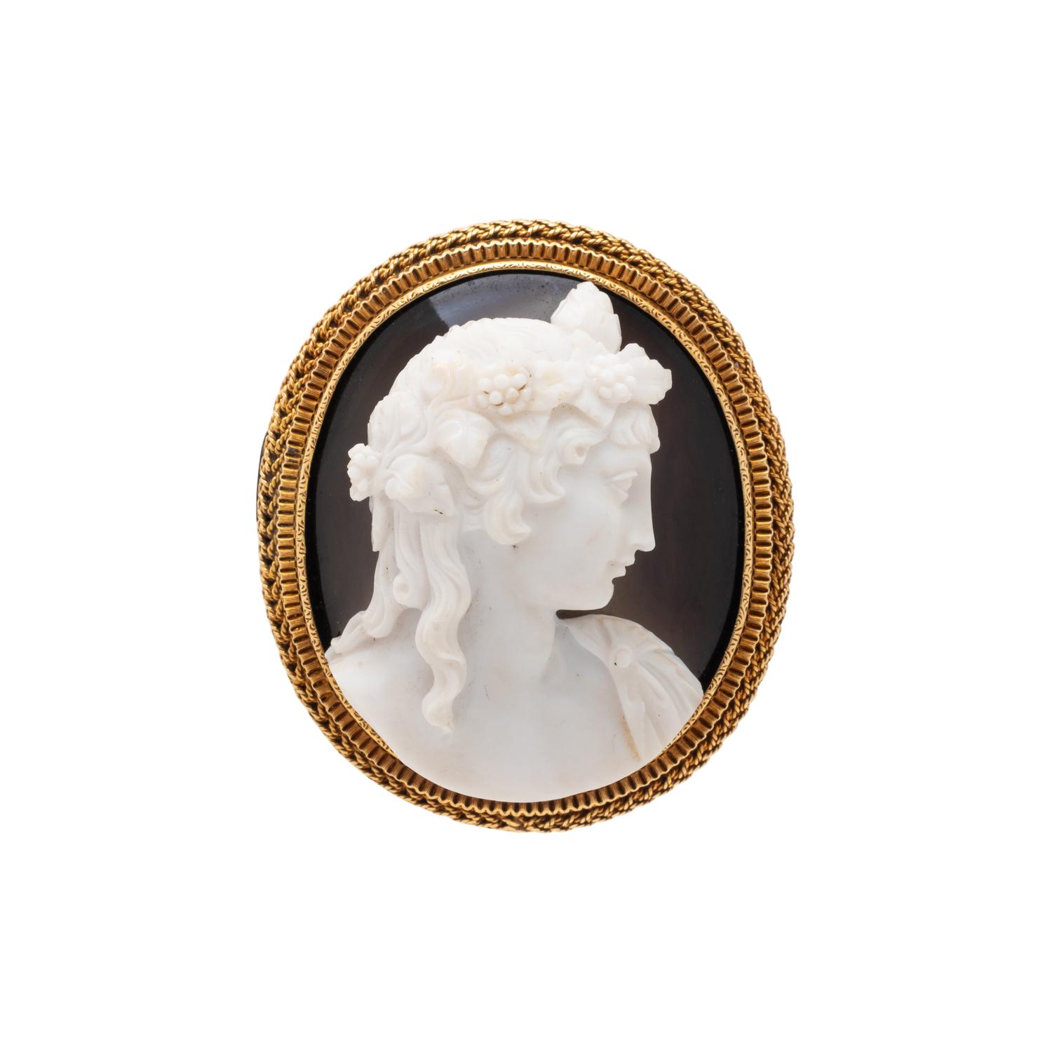 YELLOW GOLD AND AGATE CAMEO BROOCH