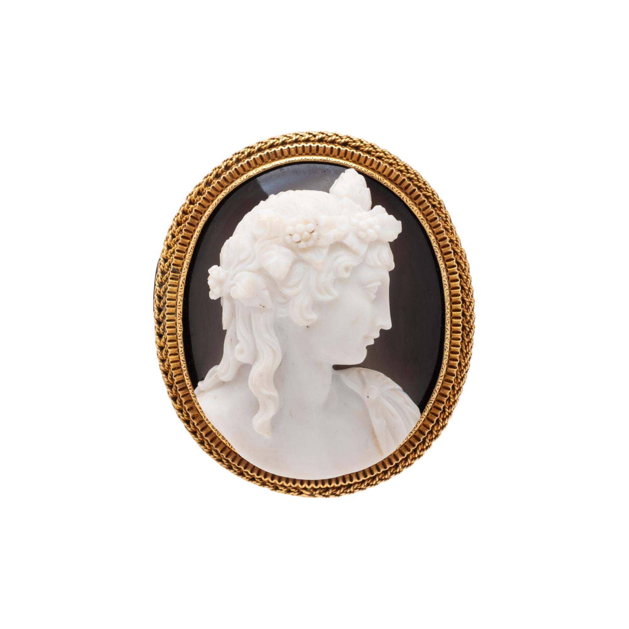 YELLOW GOLD AND AGATE CAMEO BROOCH