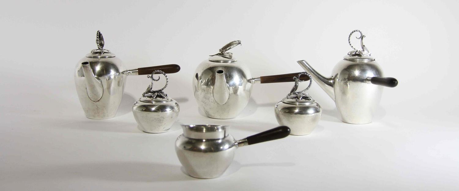 Five Mexican Silver Tea and Coffee Articles, Royal Haeger by Royal Hickman, 20th Century, comprising two teapots, a water kettle and tw