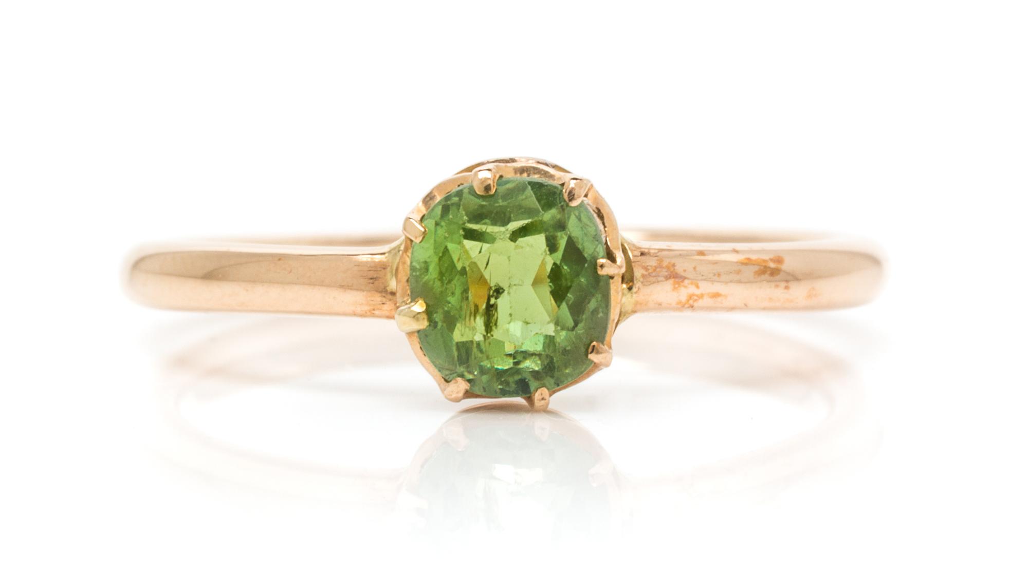 A Rose Gold and Demantoid Garnet Ring, 1.60 dwts.