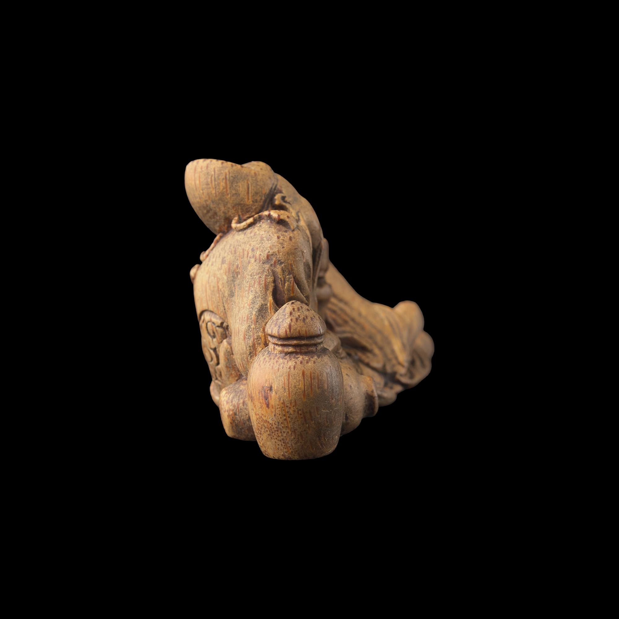 A Small Chinese Carved Bamboo Figure of Li Bai, 18th Century or Later 清中期或以後 竹雕太白醉酒