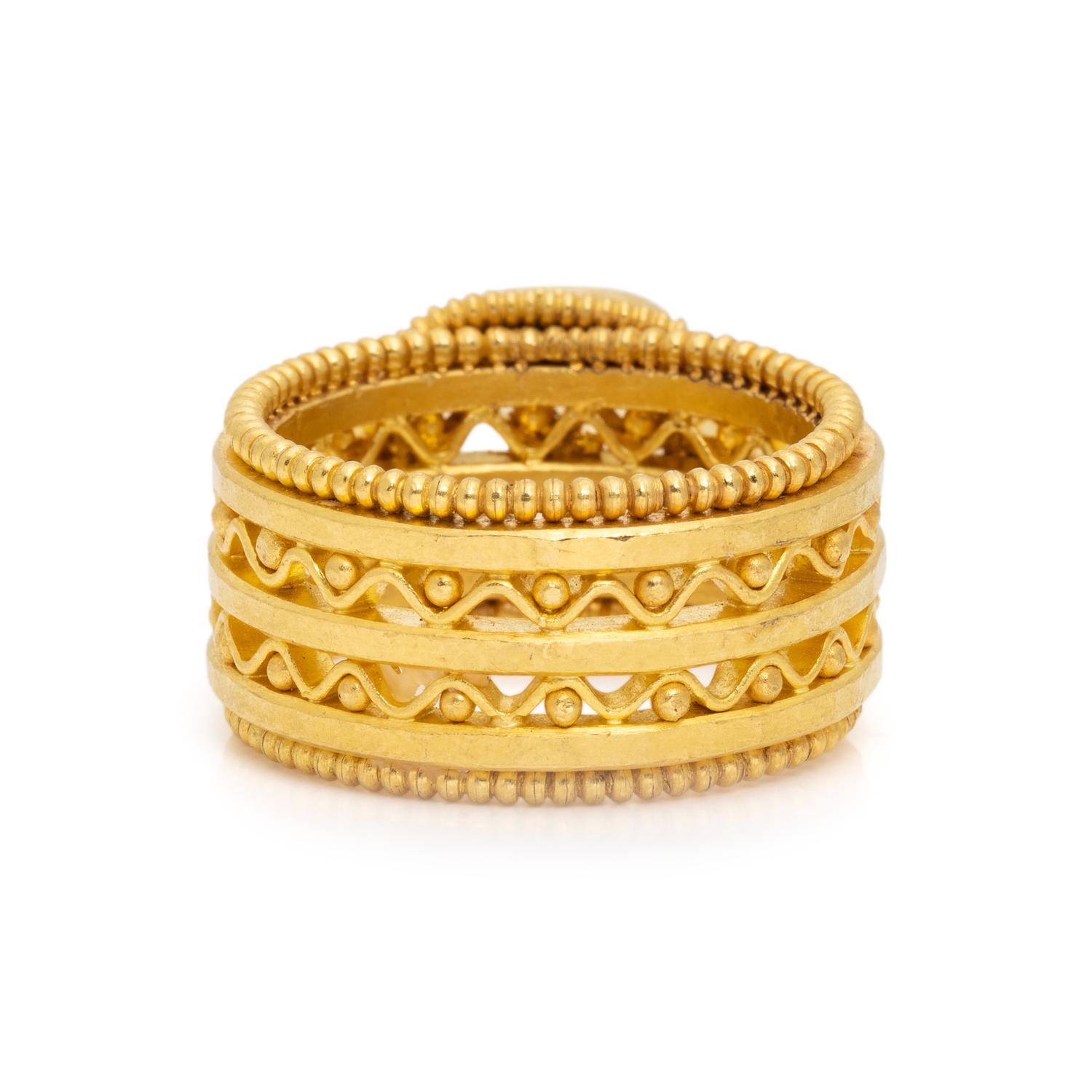 HIGH KARAT GOLD AND YELLOW SAPPHIRE RING