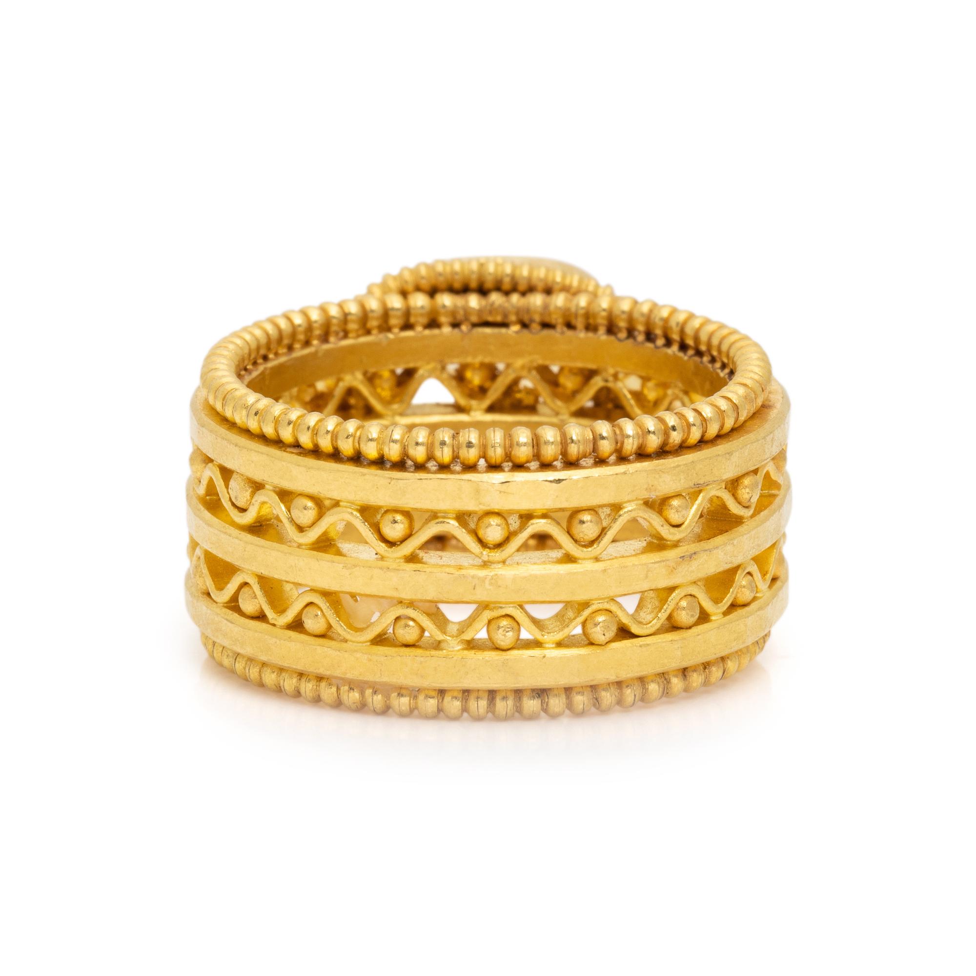HIGH KARAT GOLD AND YELLOW SAPPHIRE RING