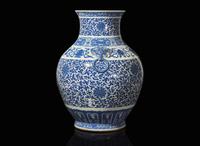 A large Chinese blue and white porcelain vase, late Qing dynasty to Republic period 青花纏枝蓮紋鋪首瓶 晚清至民國