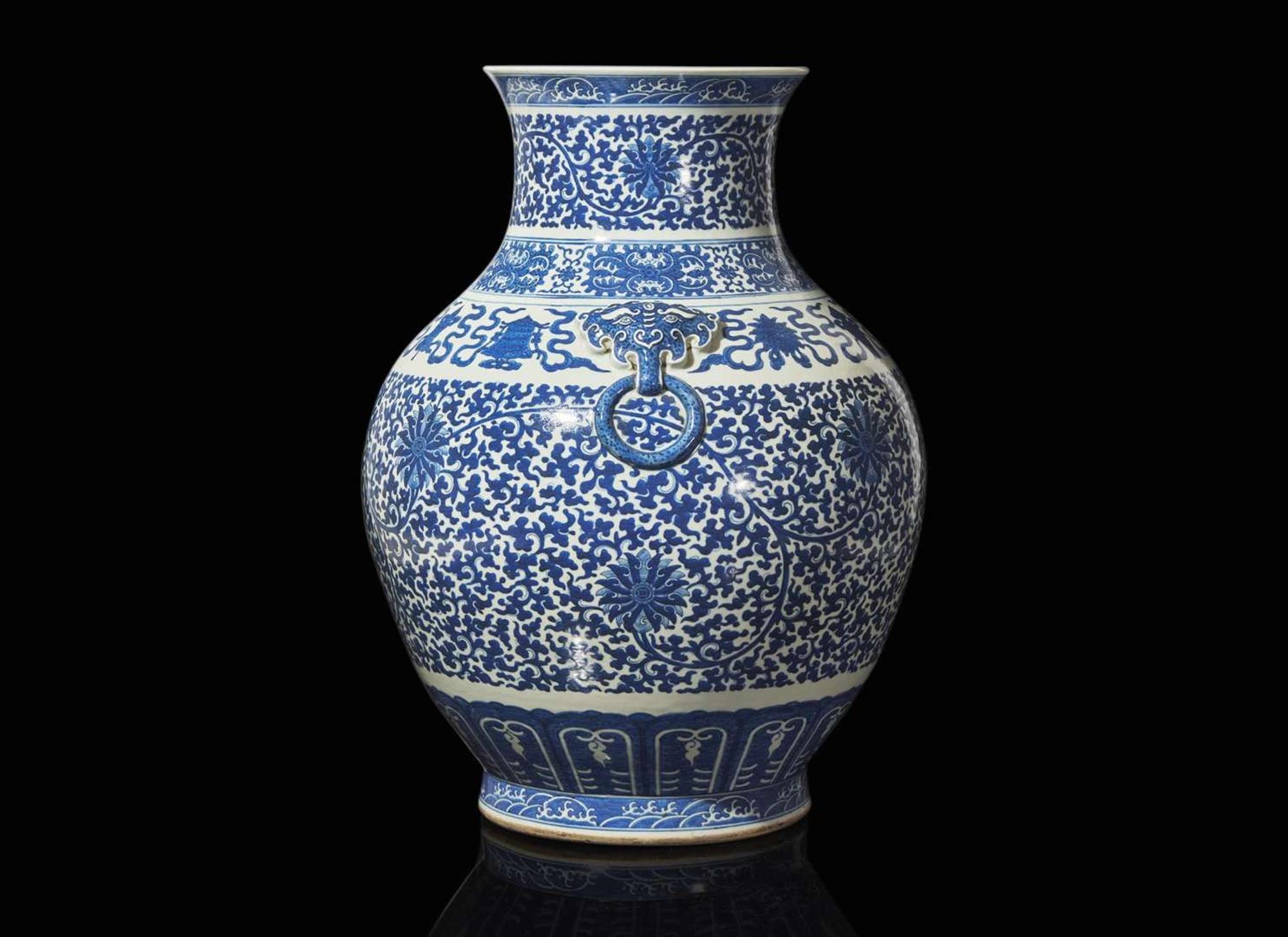 A large Chinese blue and white porcelain vase, late Qing dynasty to Republic period 青花纏枝蓮紋鋪首瓶 晚清至民國