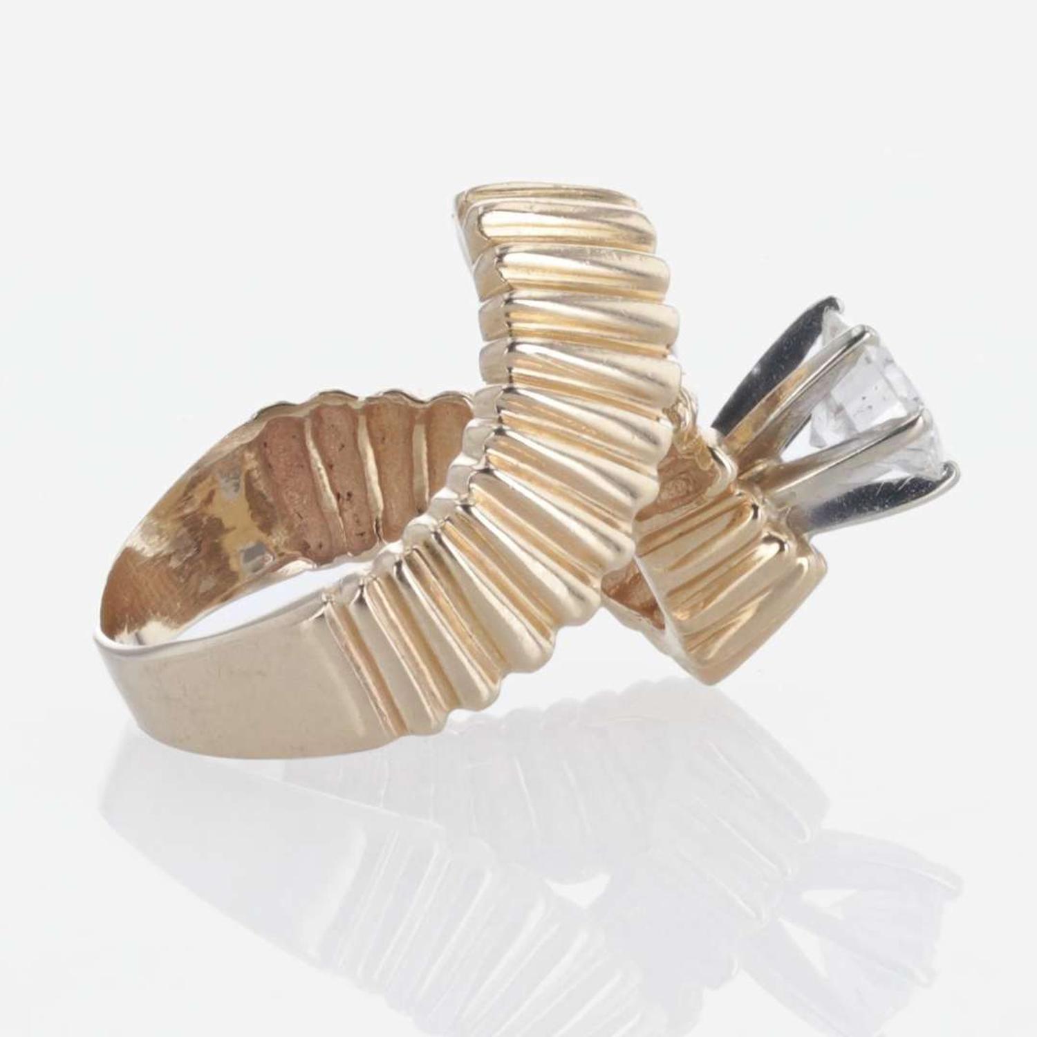 A Ladies Diamond and Yellow Gold Ring