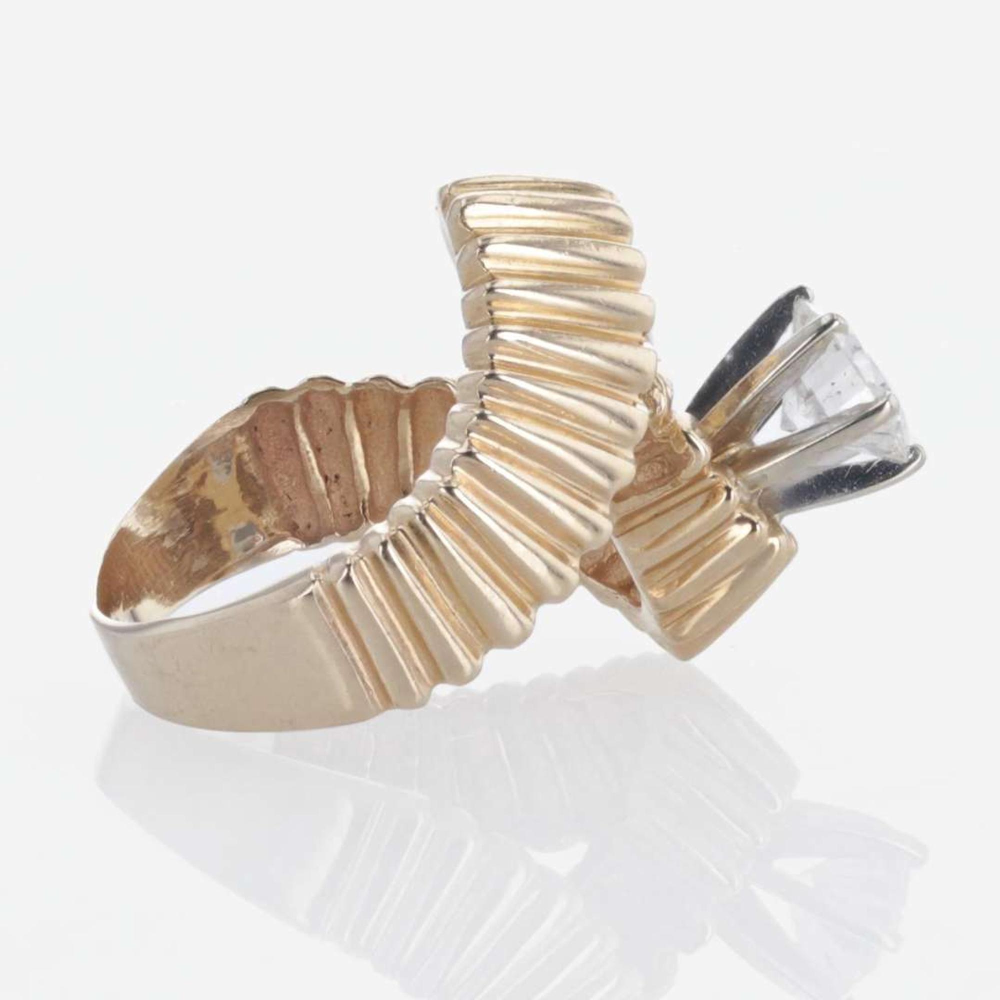 A Ladies Diamond and Yellow Gold Ring