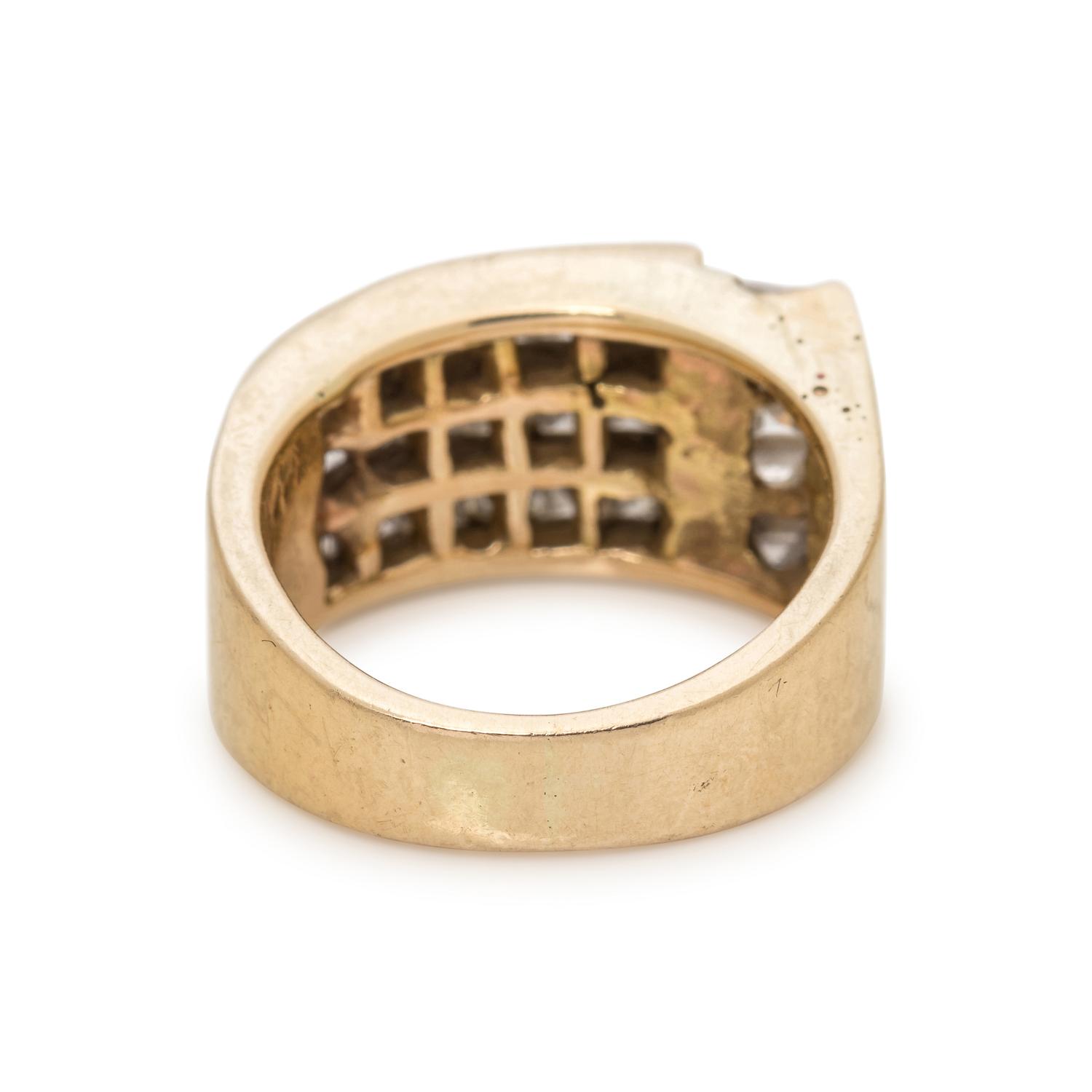 YELLOW GOLD AND DIAMOND RING