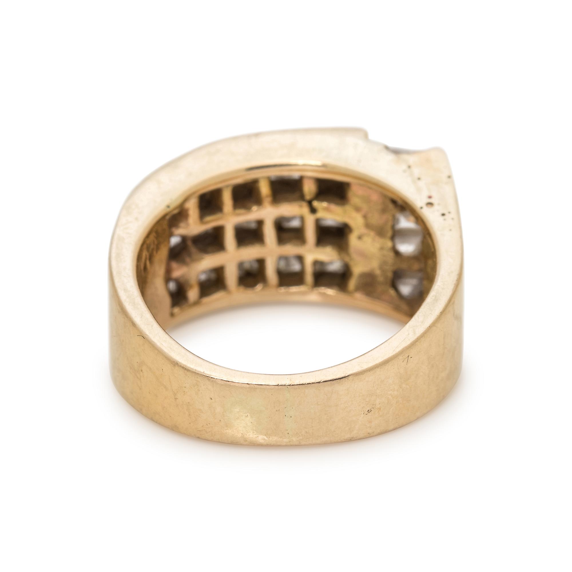 YELLOW GOLD AND DIAMOND RING