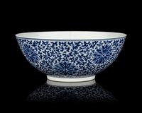 A Large Chinese Blue and White Porcelain 'Lotus' Bowl