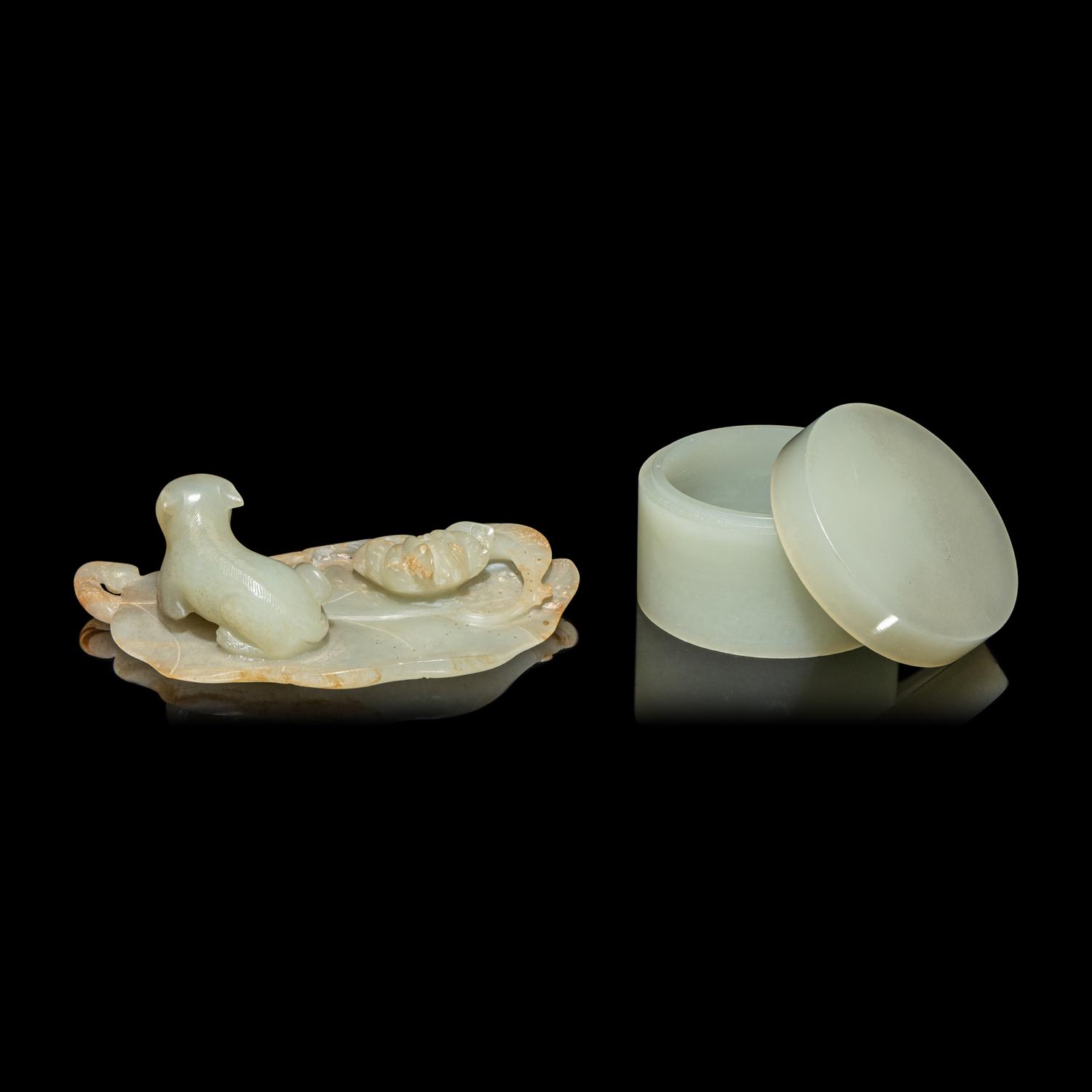 Two Chinese Pale Celadon Jade Scholar's Objects, 19th/early 20th Century 晚清/民國 青白玉荷葉臥貓筆舔及素面蓋盒