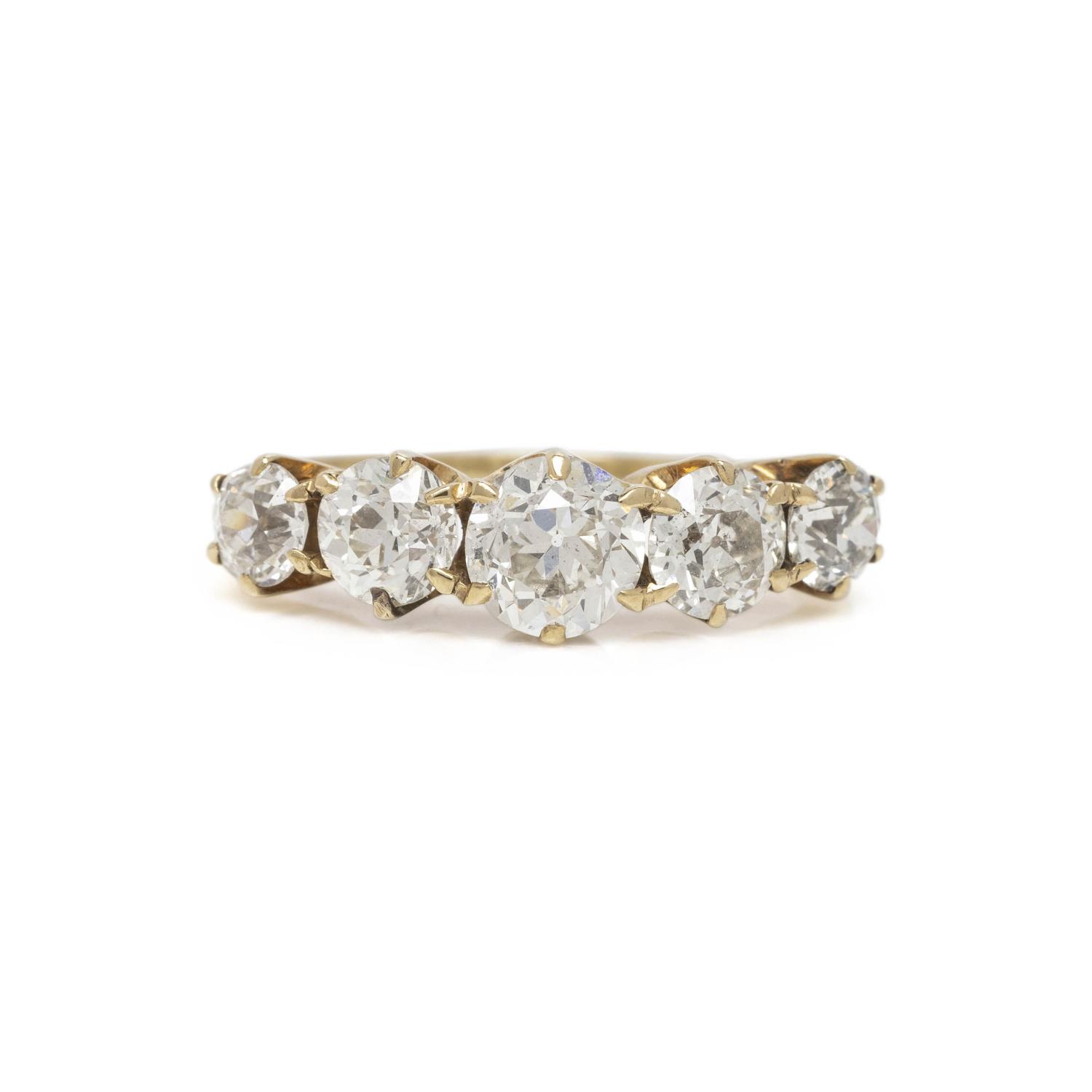 YELLOW GOLD AND DIAMOND RING