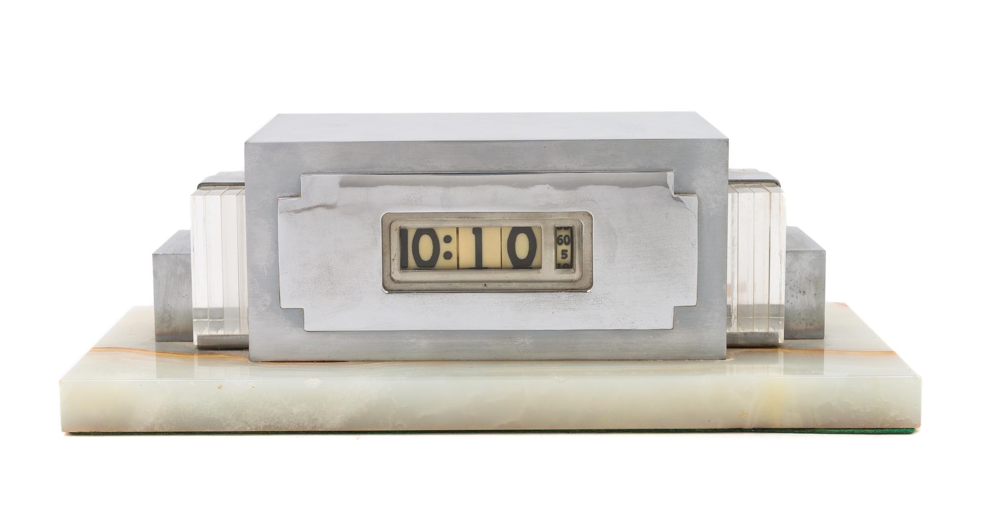 Attributed to Telechron, USA, 1930s, an Art Deco clock