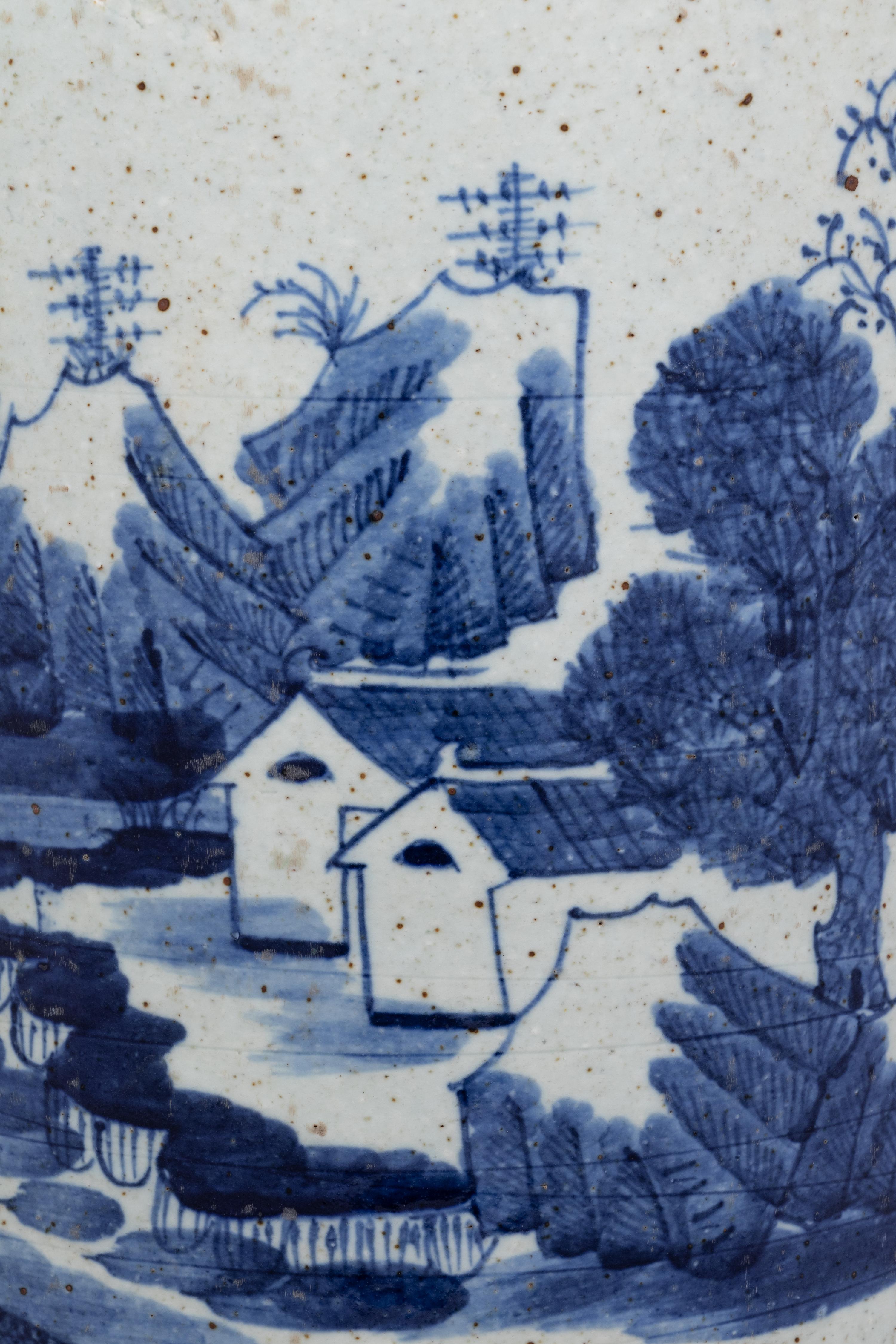 A Chinese Export Blue and White Porcelain Umbrella Stand