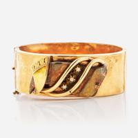 A 14K Yellow Gold and Pearl Bracelet