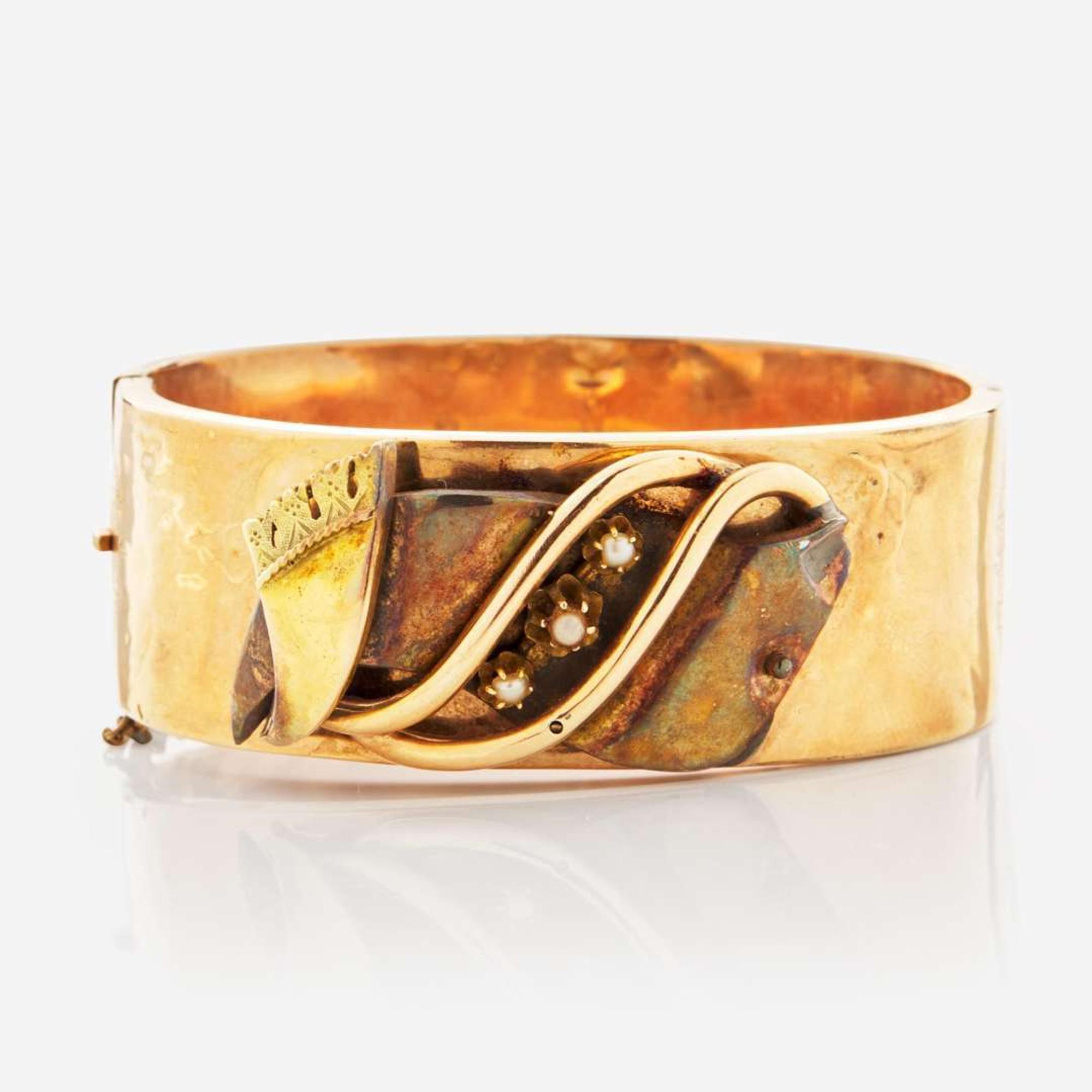 A 14K Yellow Gold and Pearl Bracelet