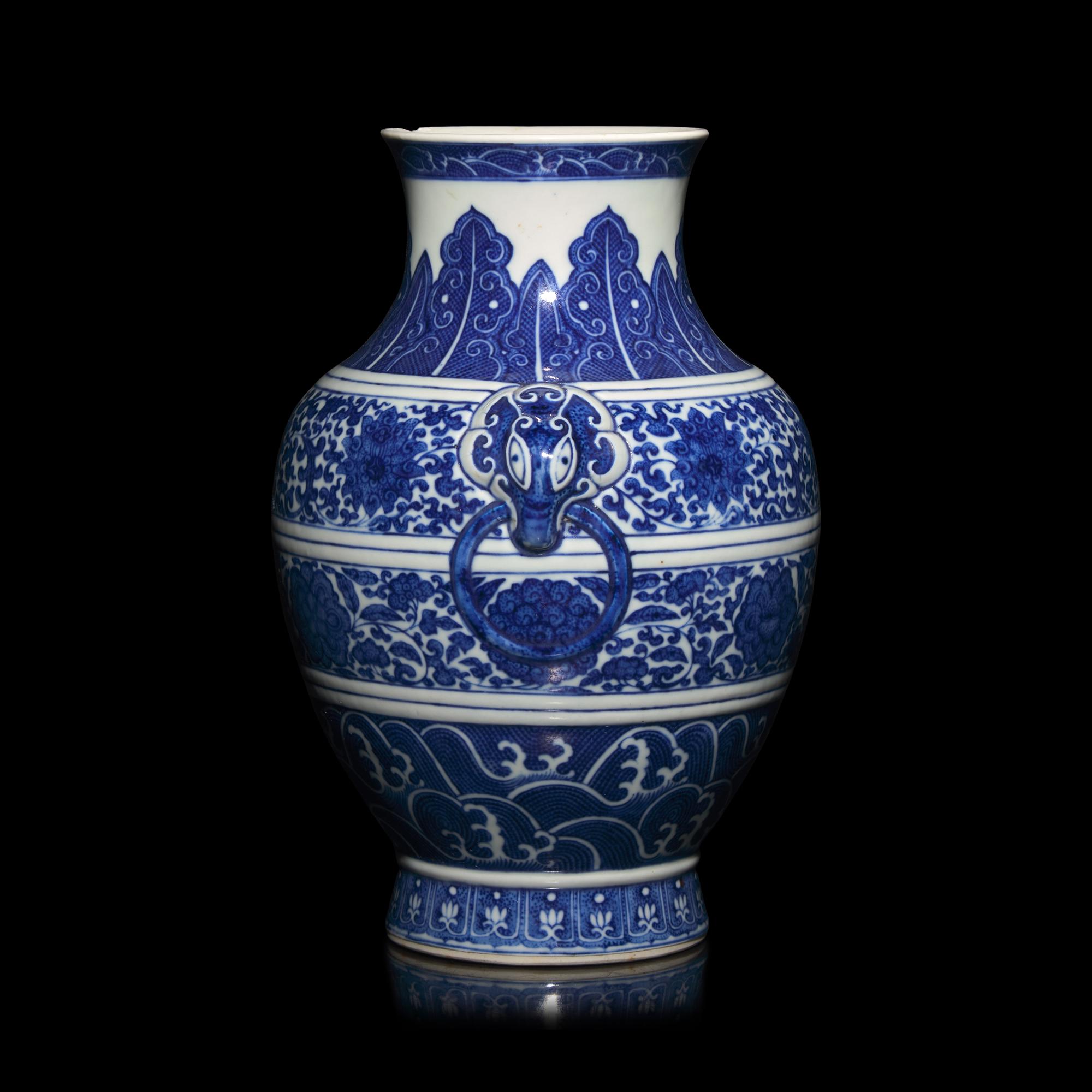 A Chinese Blue and White Porcelain Hu Vase, Late 19th/Early 20th Century — 晚清/民國 青花纏枝蓮紋雙耳壺