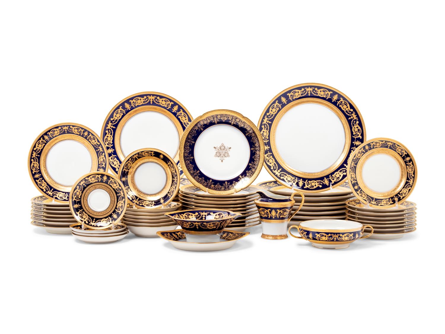 A Haviland Limoges Porcelain Dinner Service