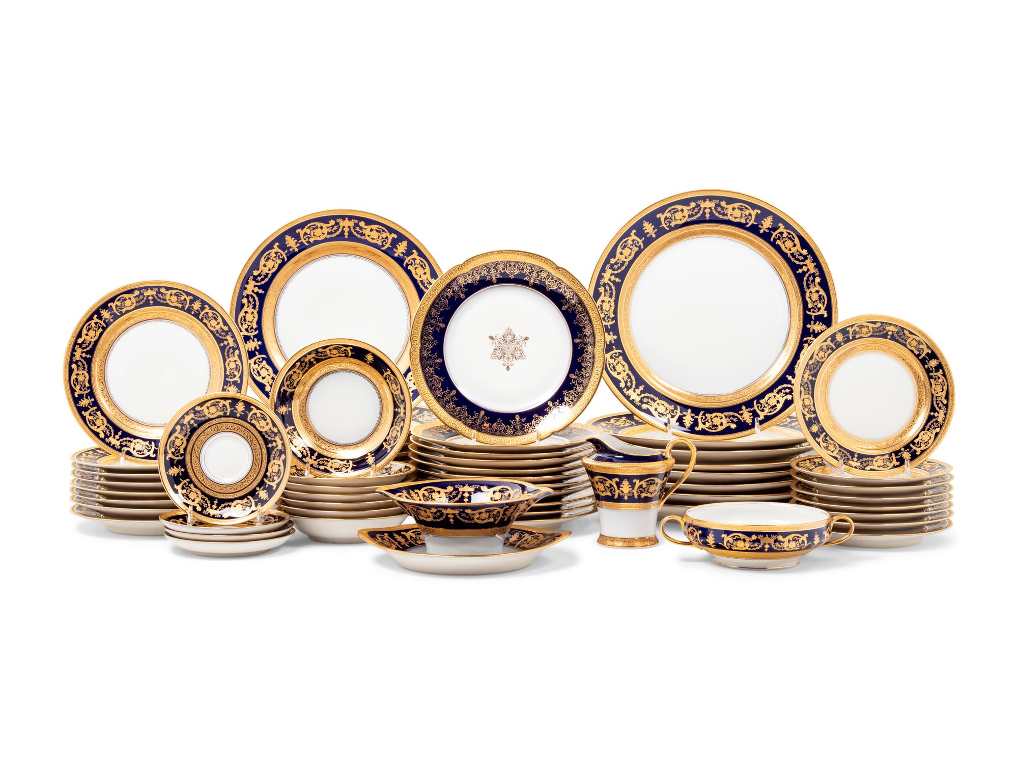 A Haviland Limoges Porcelain Dinner Service